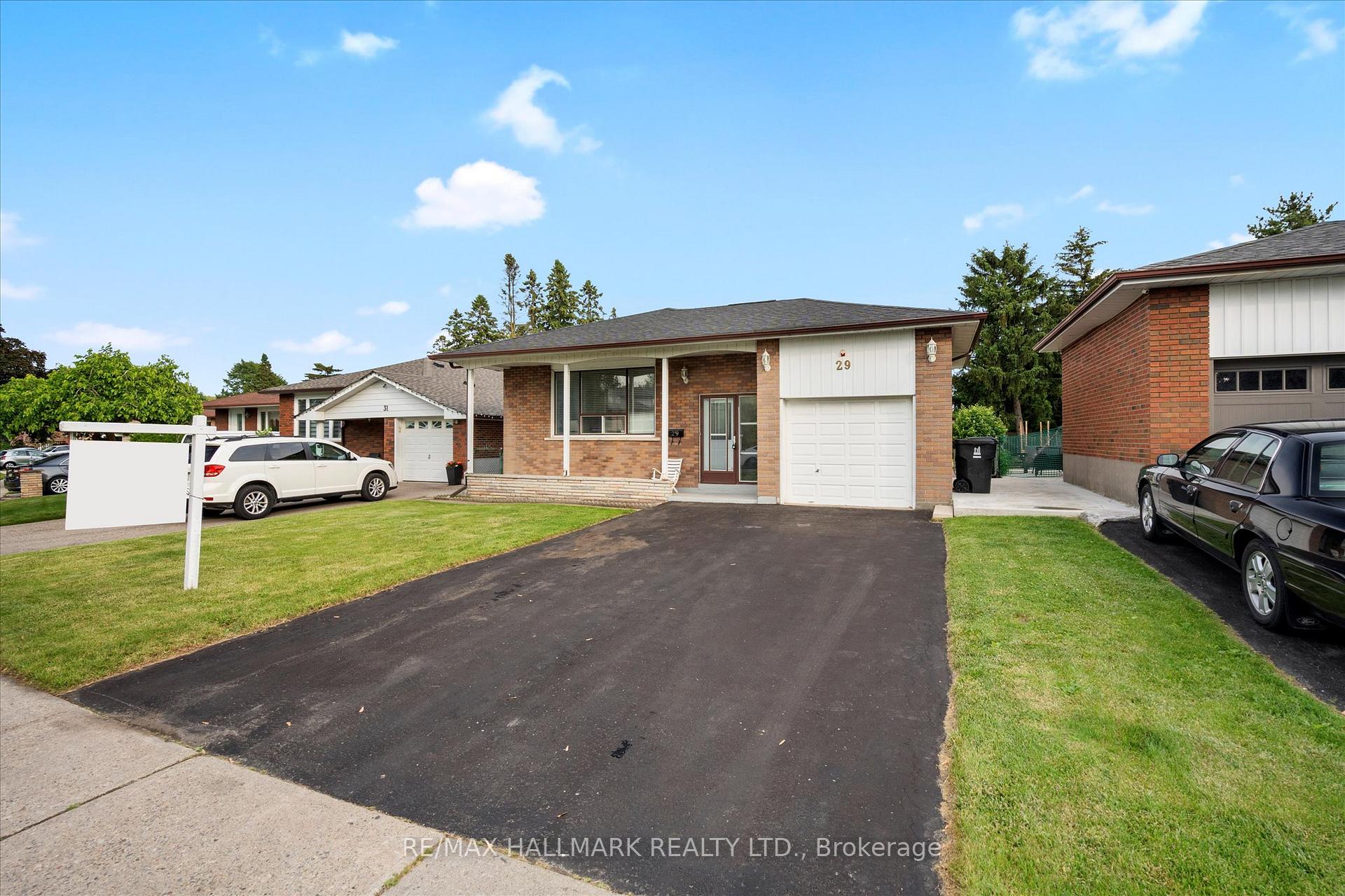 Photo 2 of 29 Chipper Crescent, Scarborough, Eglinton East — HOMEH