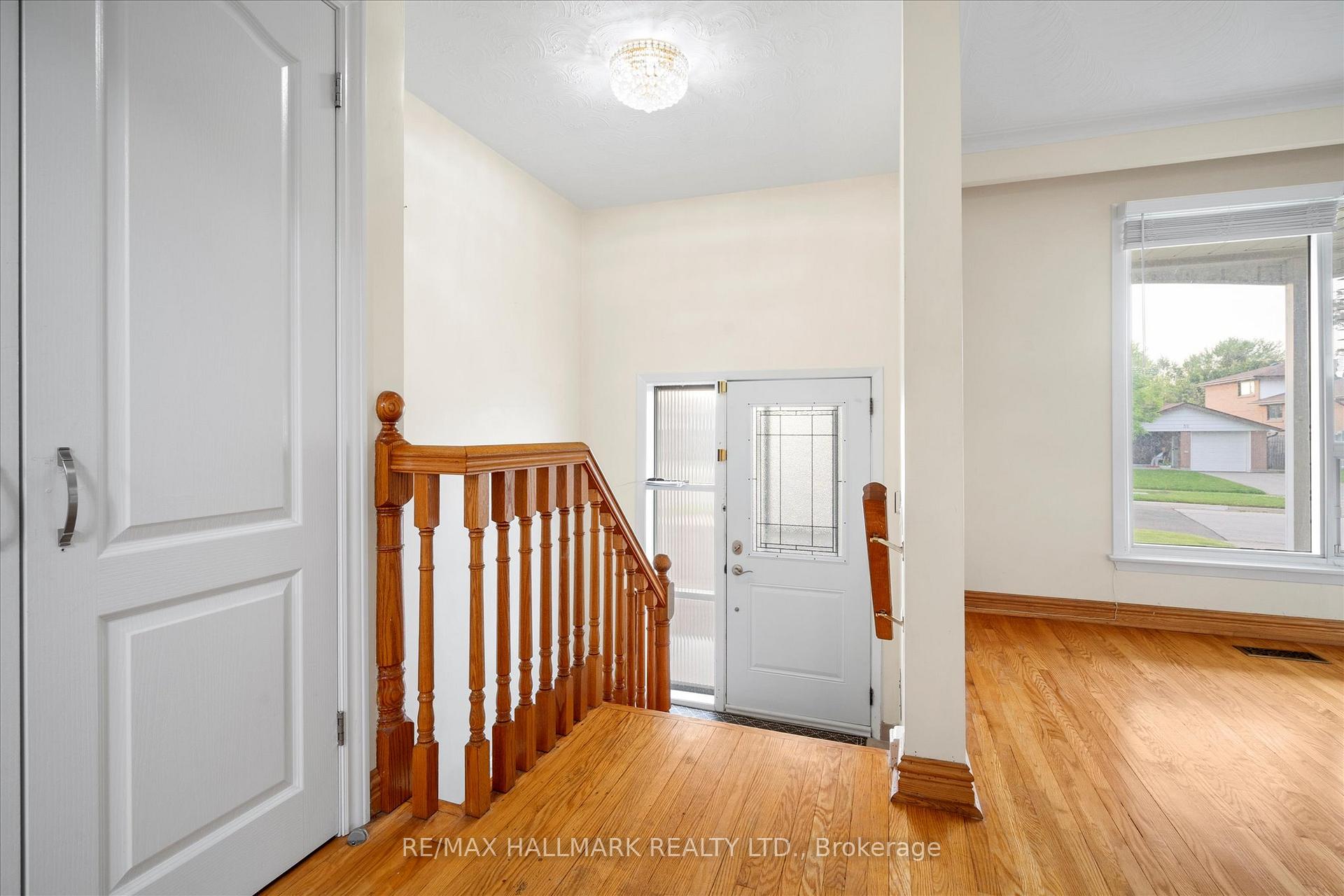 Photo 16 of 29 Chipper Crescent, Scarborough, Eglinton East — HOMEH