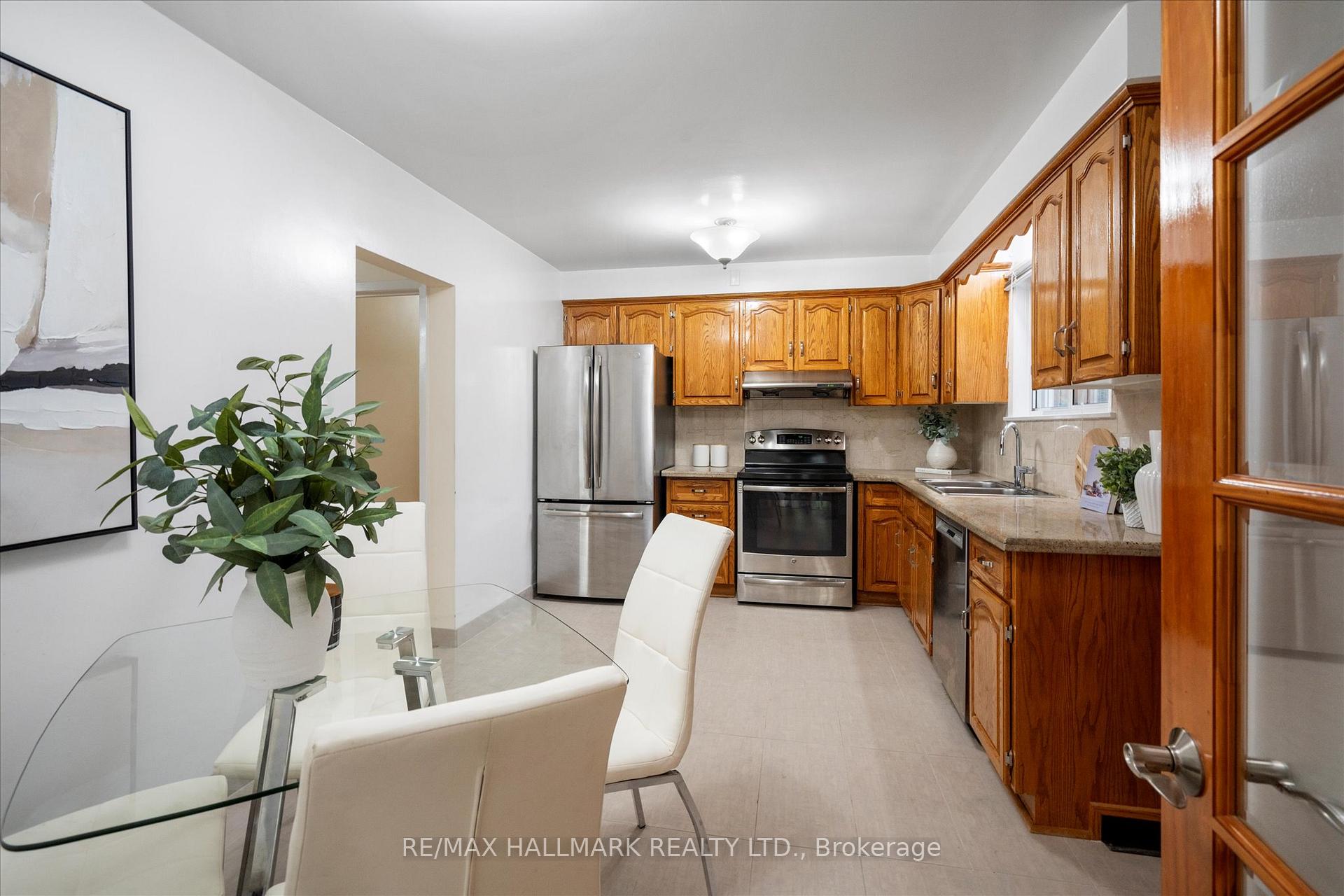 Photo 13 of 29 Chipper Crescent, Scarborough, Eglinton East — HOMEH