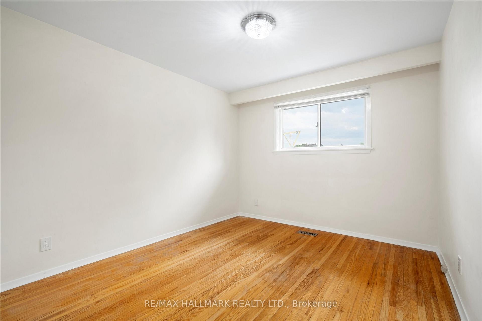 Photo 15 of 29 Chipper Crescent, Scarborough, Eglinton East — HOMEH