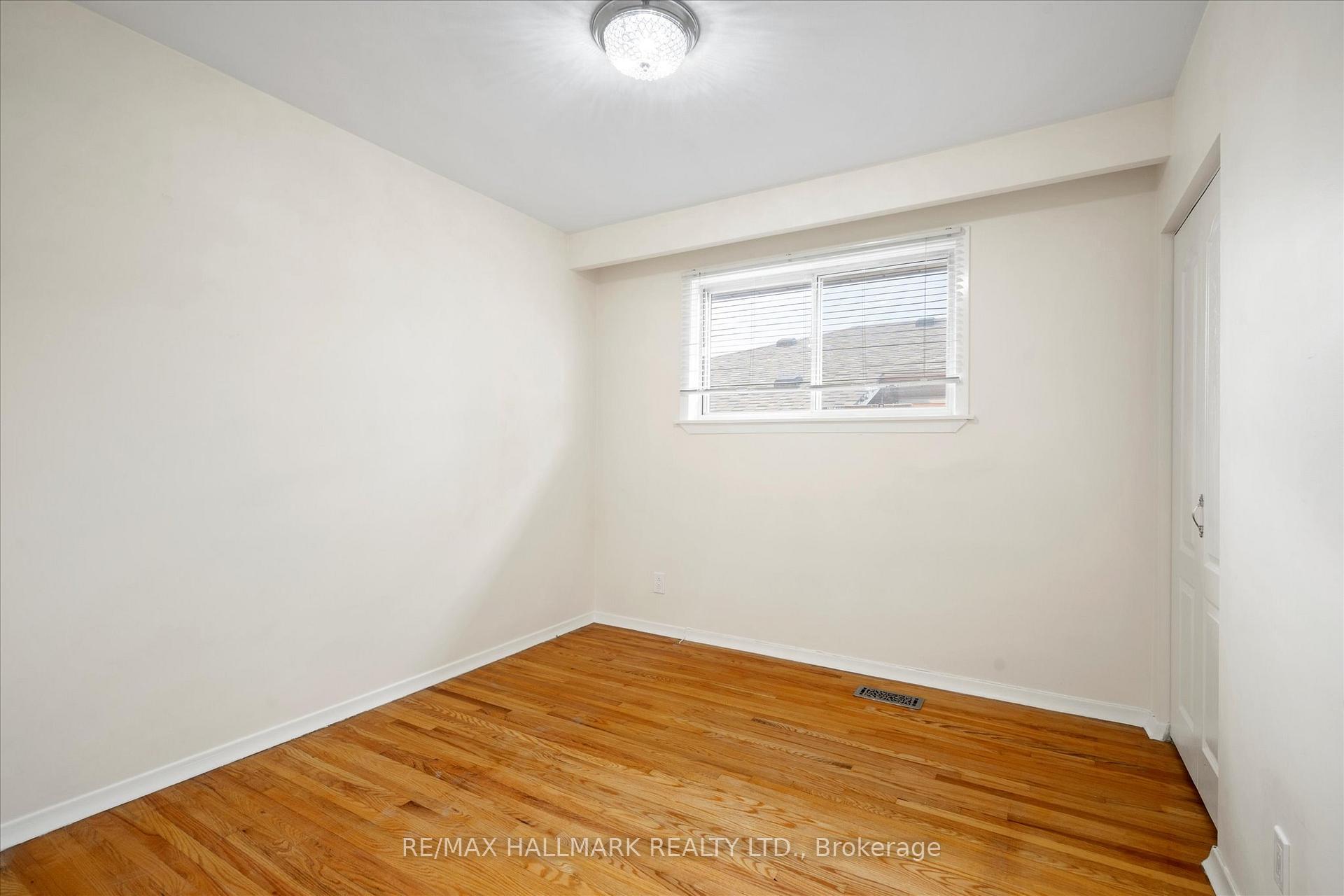 Photo 19 of 29 Chipper Crescent, Scarborough, Eglinton East — HOMEH