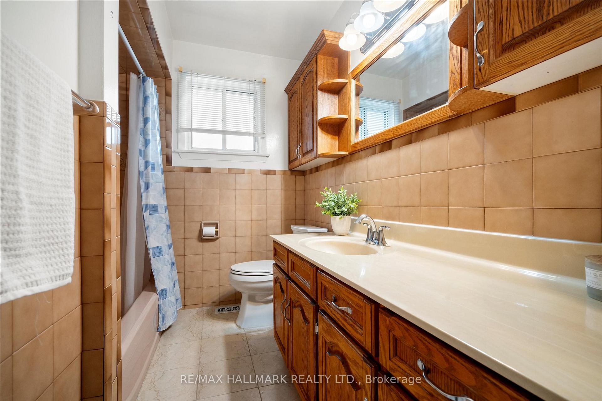 Photo 20 of 29 Chipper Crescent, Scarborough, Eglinton East — HOMEH