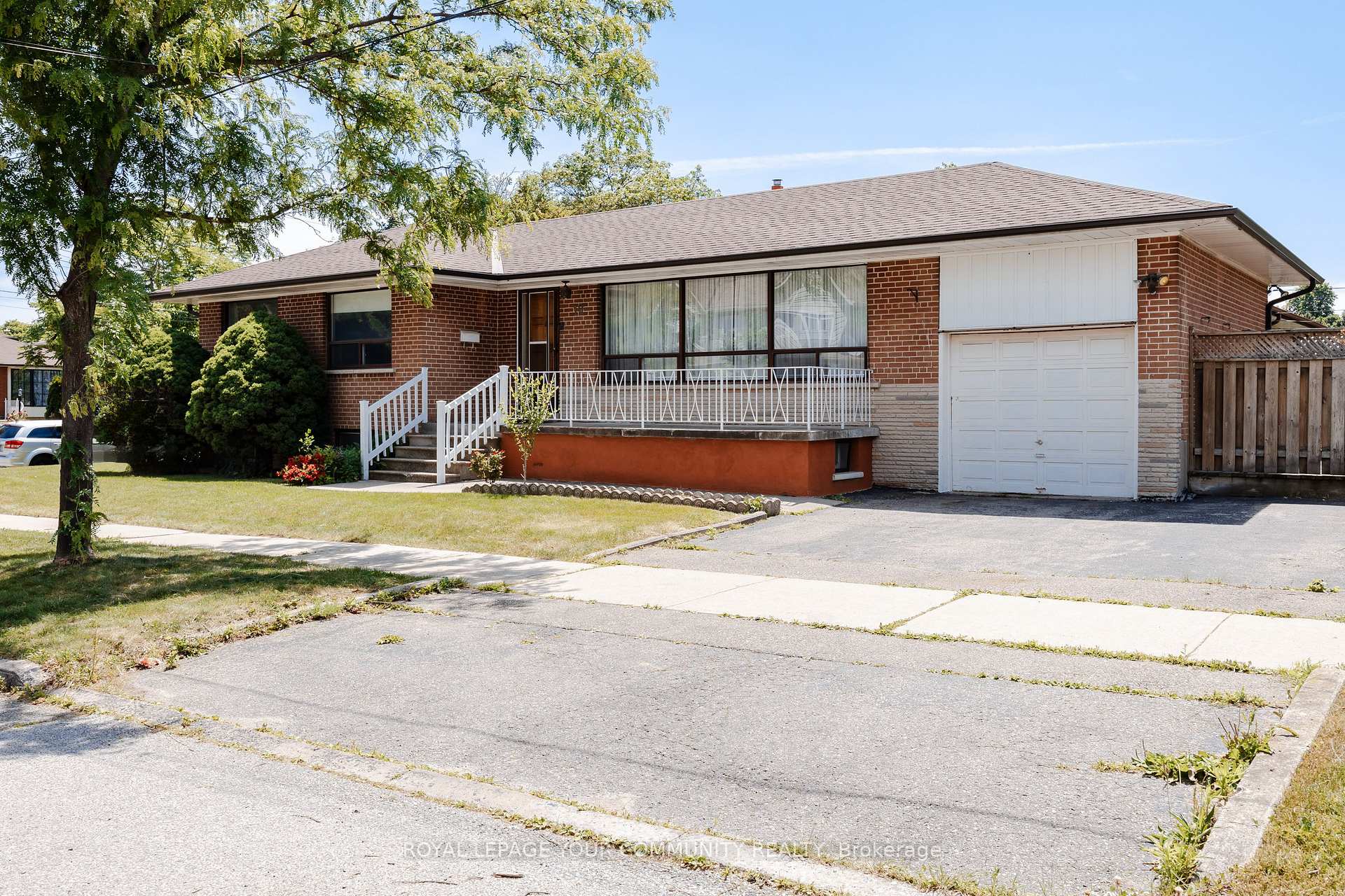 Photo 1 of 19 Acme Crescent, Etobicoke, Kingsview Village-The Westway — HOMEH