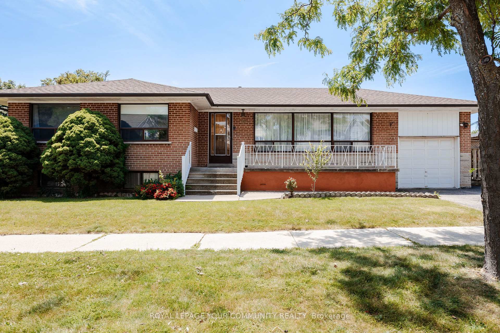 Photo 3 of 19 Acme Crescent, Etobicoke, Kingsview Village-The Westway — HOMEH