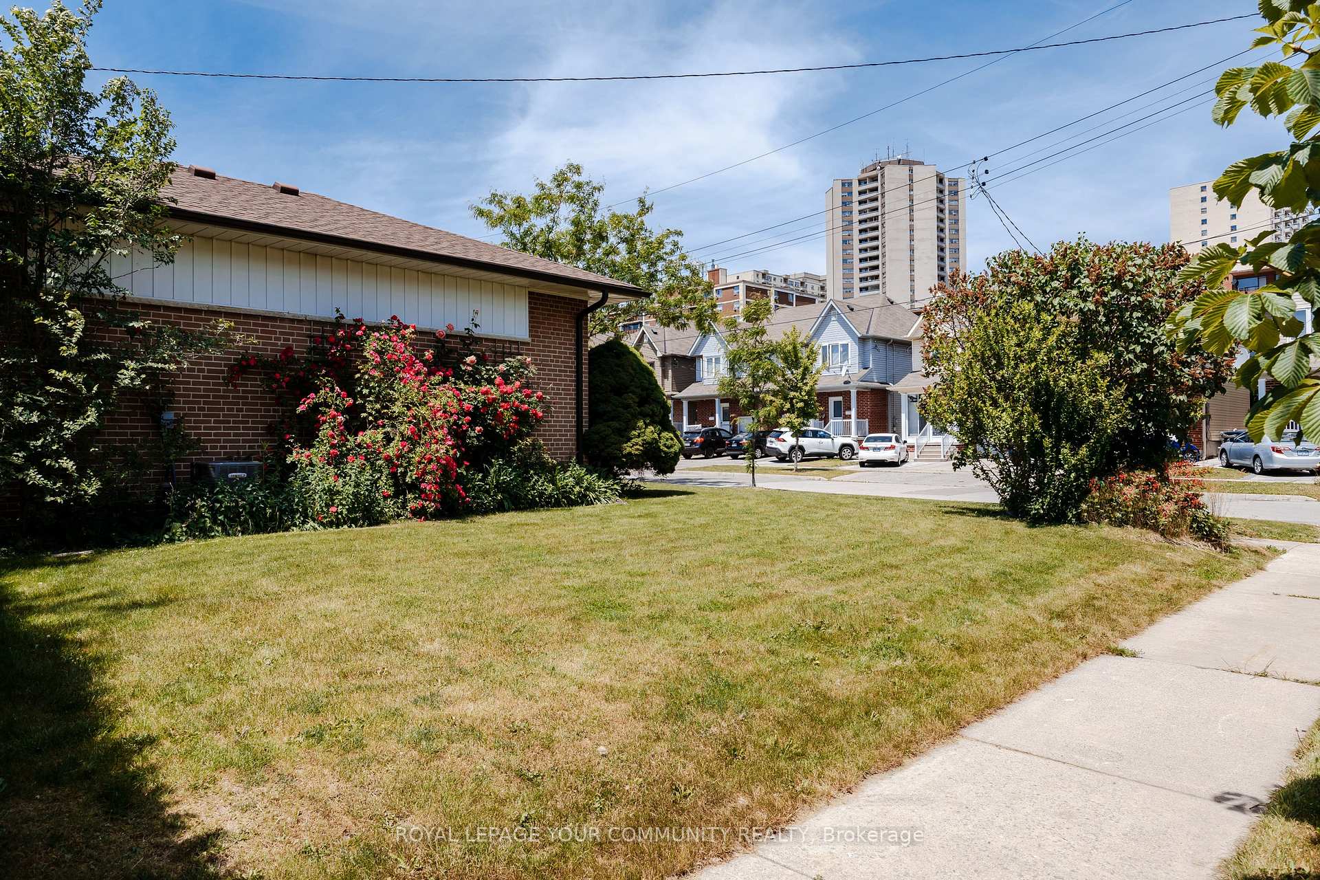 Photo 7 of 19 Acme Crescent, Etobicoke, Kingsview Village-The Westway — HOMEH