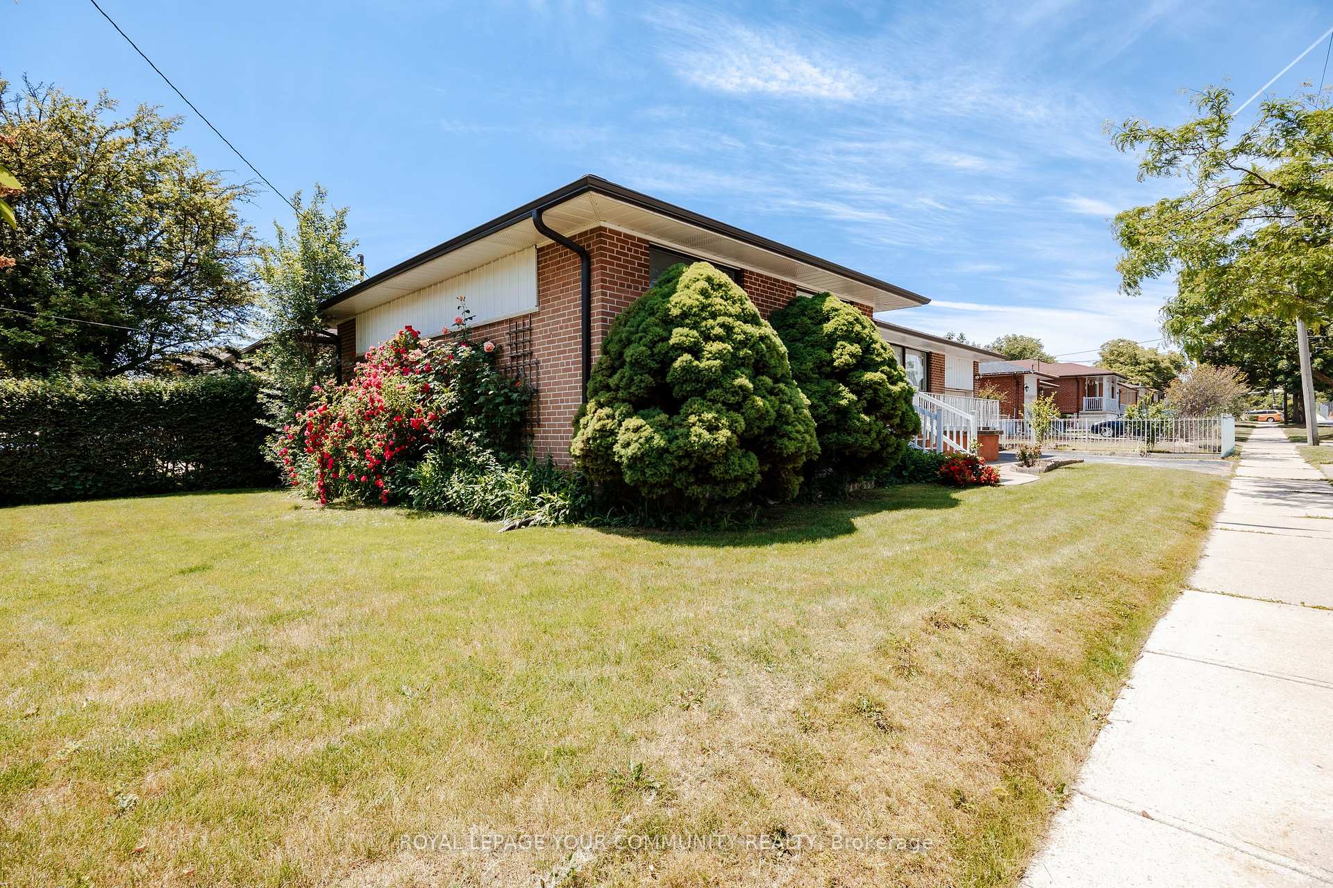 Photo 20 of 19 Acme Crescent, Etobicoke, Kingsview Village-The Westway — HOMEH