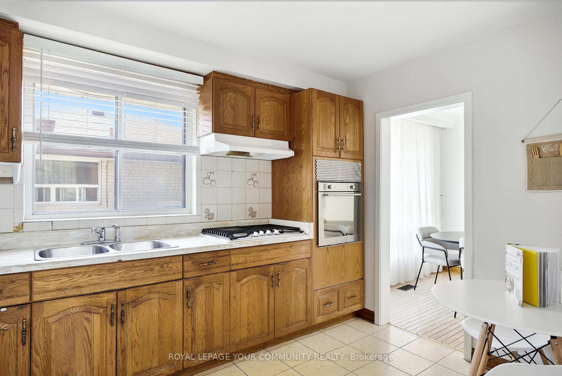 Photo 9 of 19 Acme Crescent, Etobicoke, Kingsview Village-The Westway — HOMEH