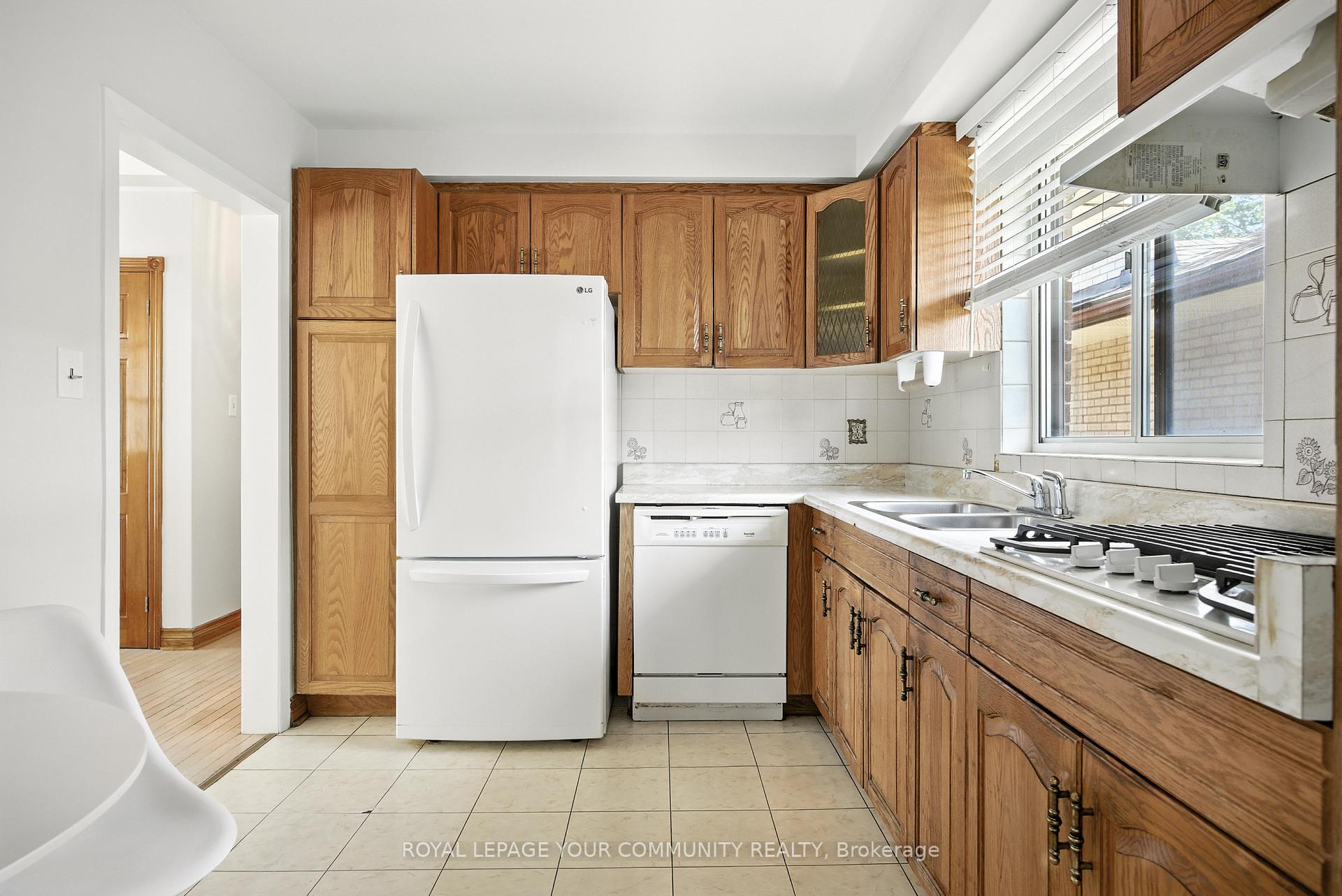 Photo 33 of 19 Acme Crescent, Etobicoke, Kingsview Village-The Westway — HOMEH