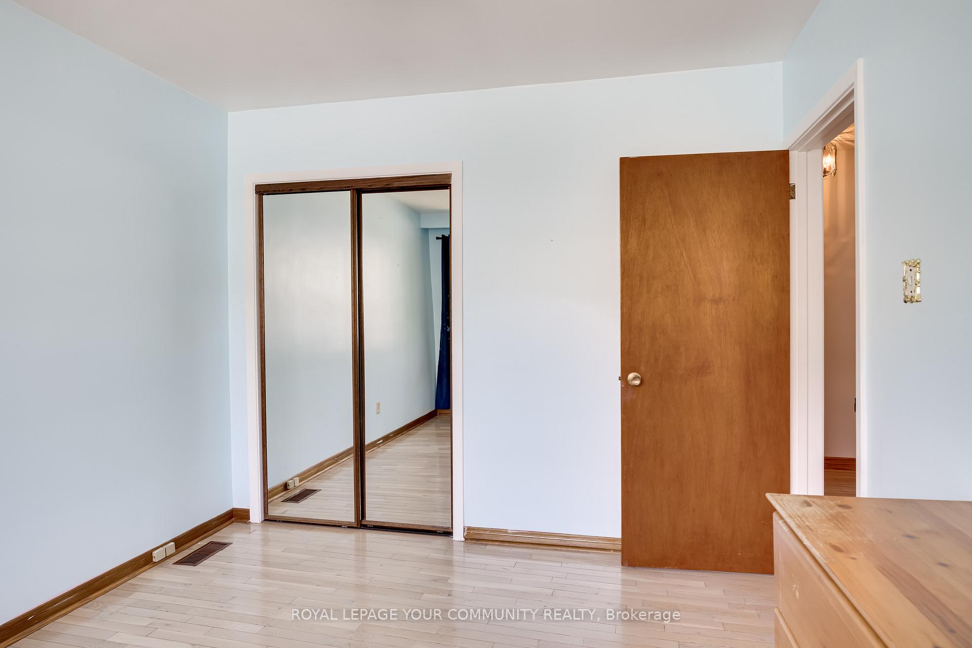 Photo 2 of 19 Acme Crescent, Etobicoke, Kingsview Village-The Westway — HOMEH