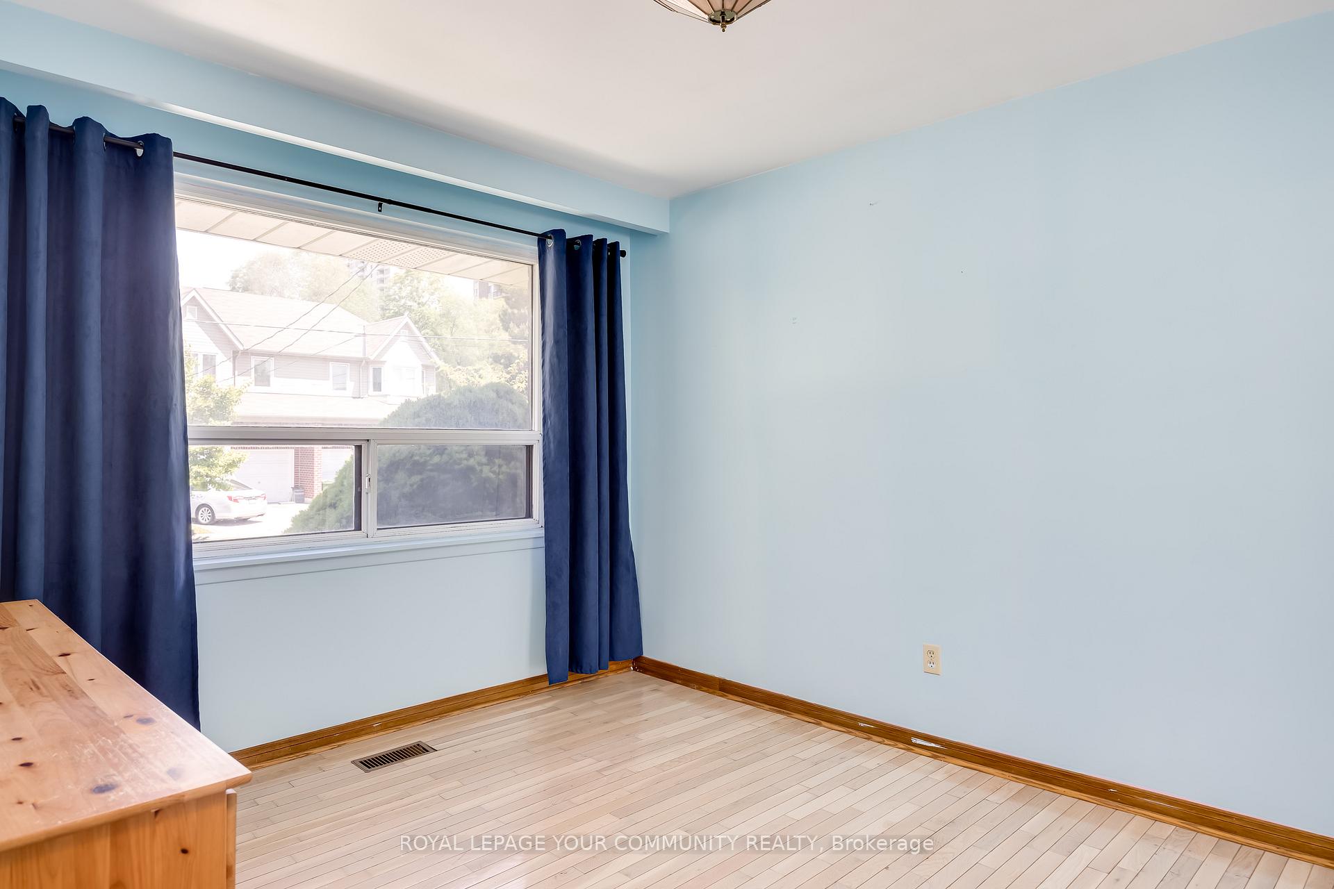 Photo 14 of 19 Acme Crescent, Etobicoke, Kingsview Village-The Westway — HOMEH