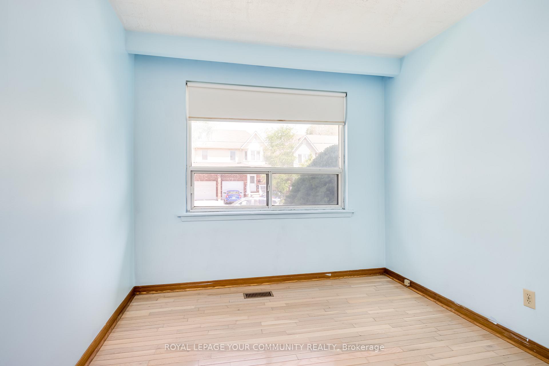 Photo 17 of 19 Acme Crescent, Etobicoke, Kingsview Village-The Westway — HOMEH