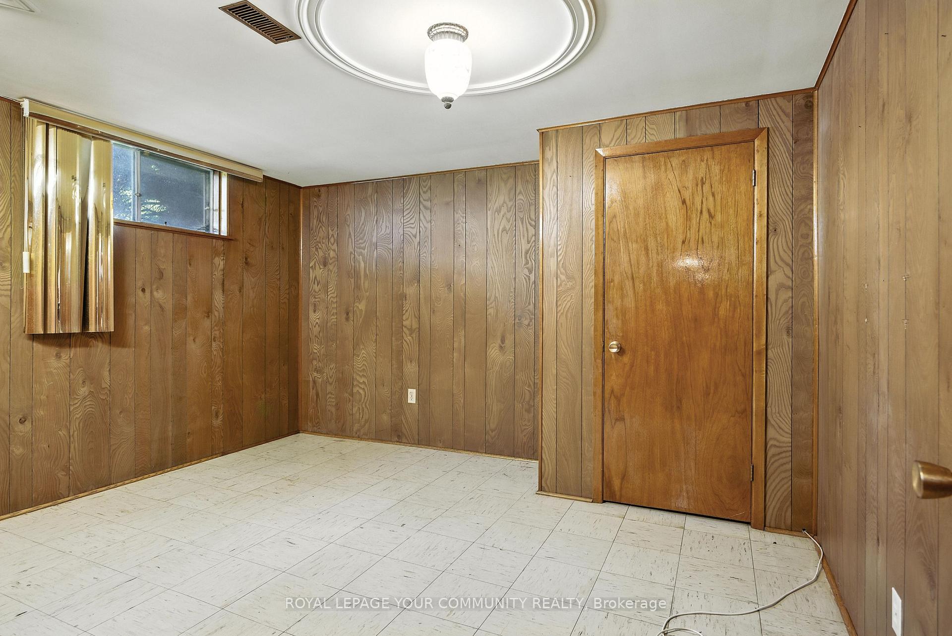 Photo 16 of 19 Acme Crescent, Etobicoke, Kingsview Village-The Westway — HOMEH