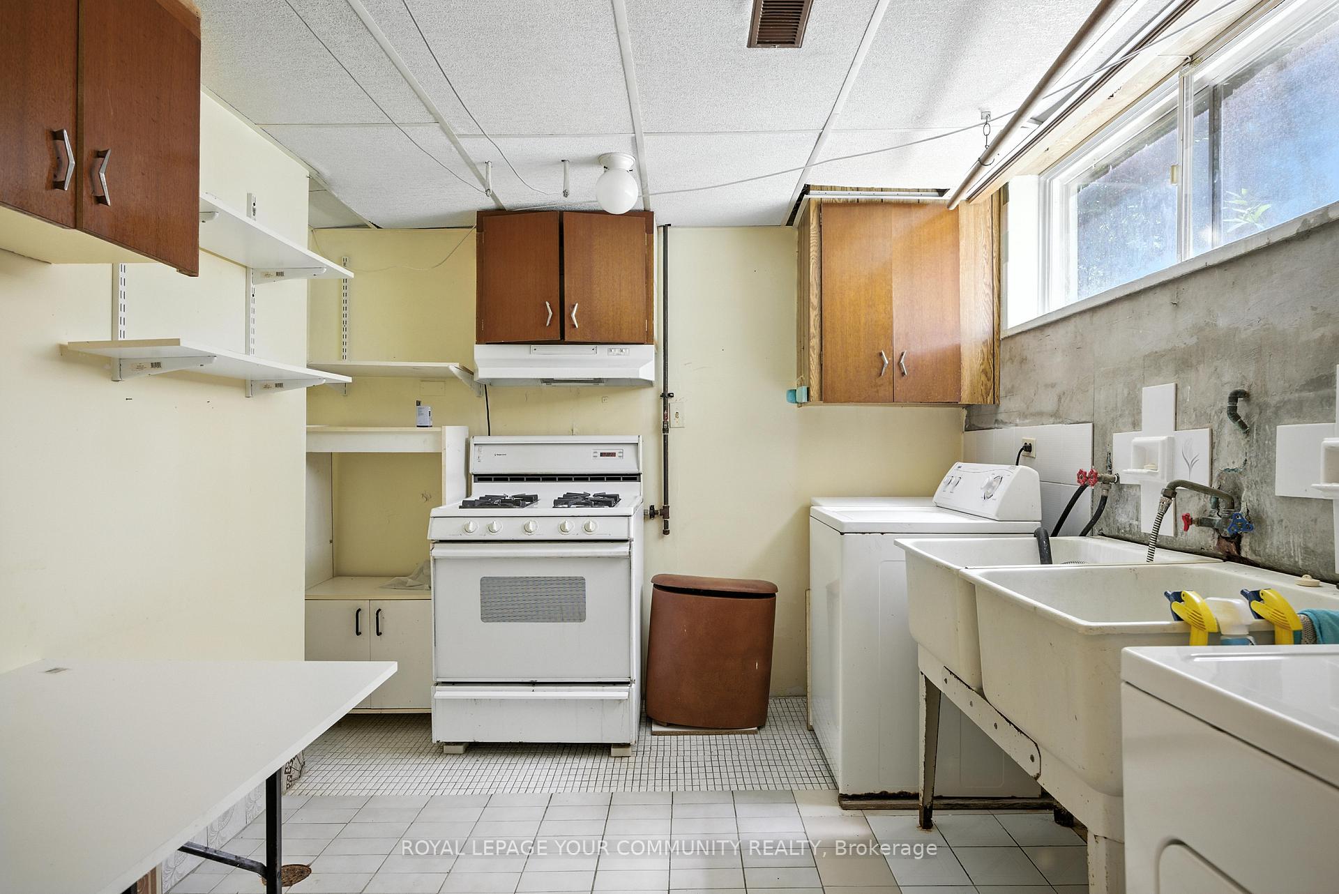 Photo 28 of 19 Acme Crescent, Etobicoke, Kingsview Village-The Westway — HOMEH
