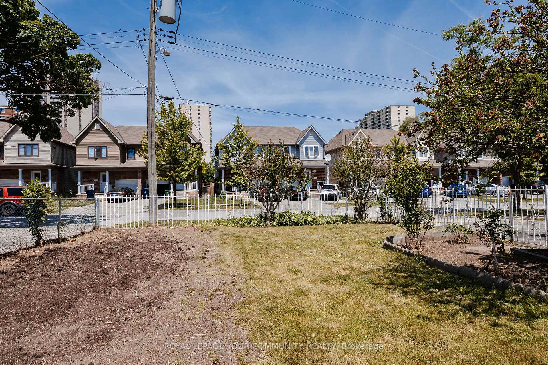 Photo 32 of 19 Acme Crescent, Etobicoke, Kingsview Village-The Westway — HOMEH