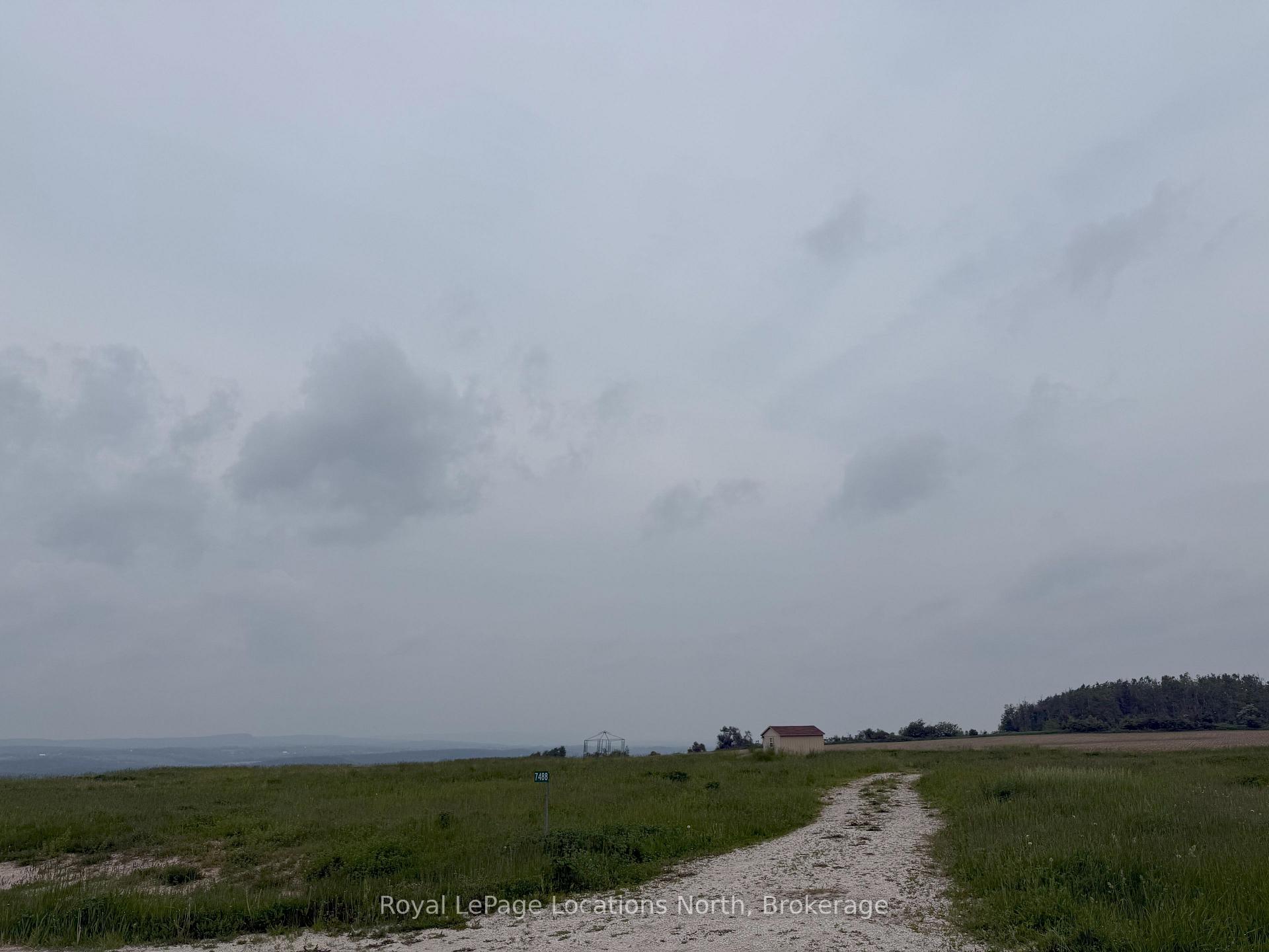 Photo 5 of 7488 15/16 Side Road, Clearview, Rural Clearview — HOMEH