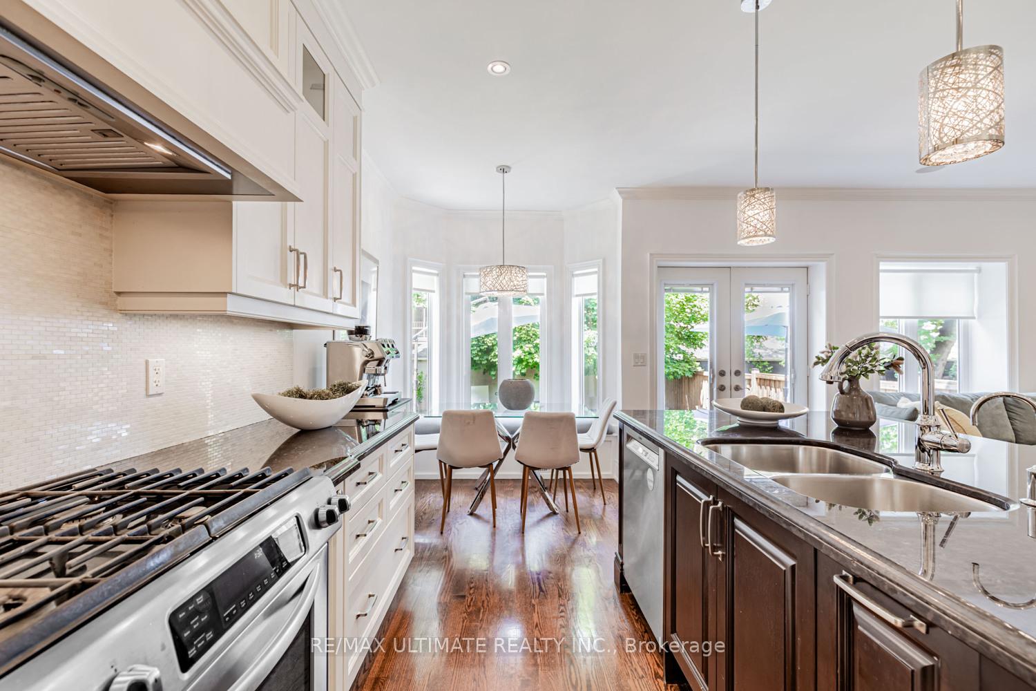 Photo 10 of 54 Burncrest Drive, Toronto, Bedford Park-Nortown — HOMEH