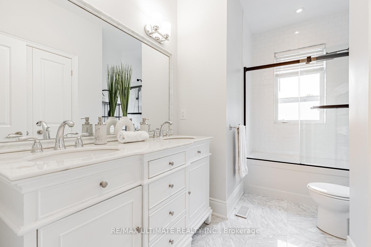 Photo 5 of 54 Burncrest Drive, Toronto, Bedford Park-Nortown — HOMEH