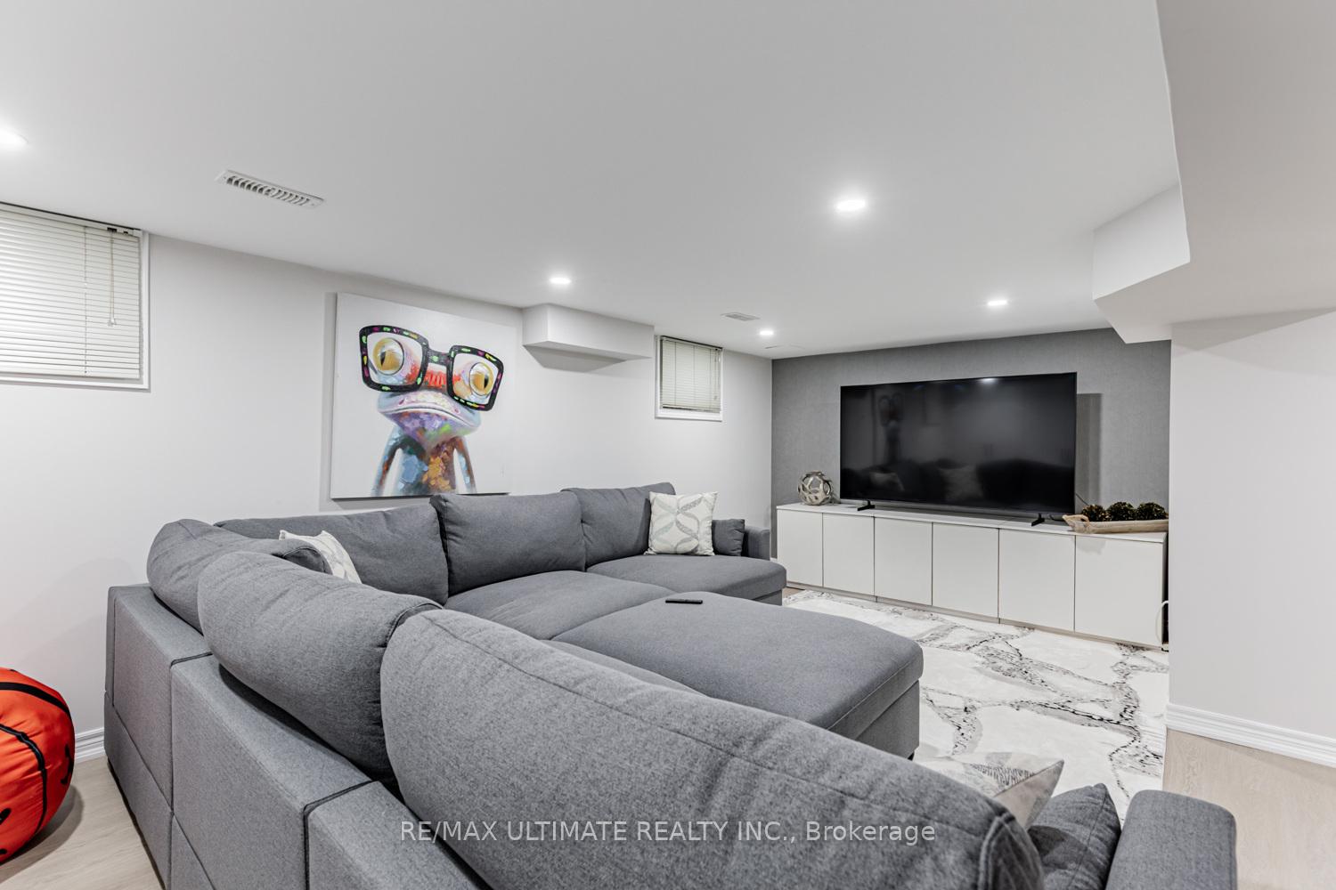 Photo 22 of 54 Burncrest Drive, Toronto, Bedford Park-Nortown — HOMEH