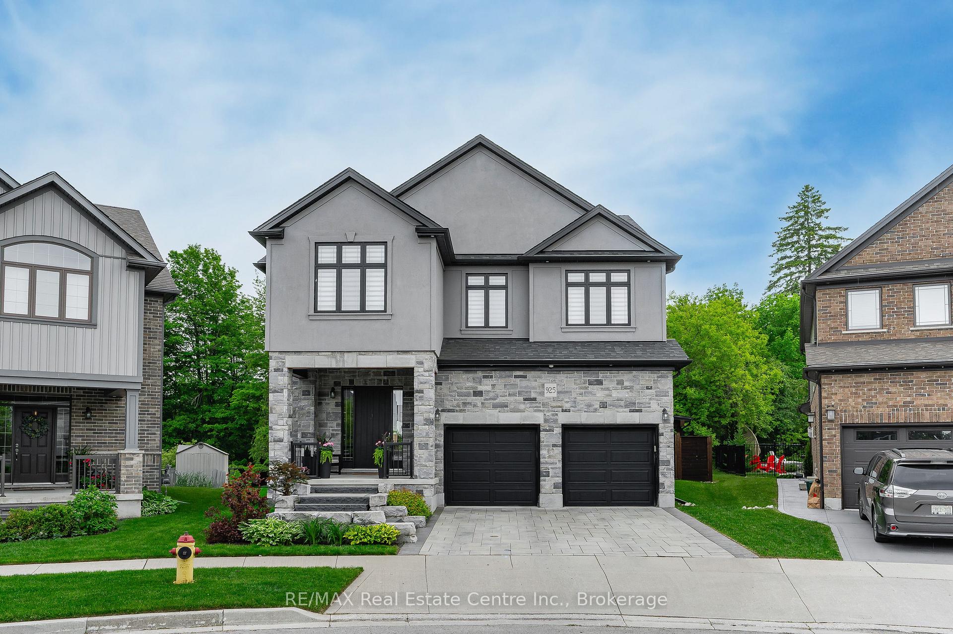 Front of 925 Deer Creek Court