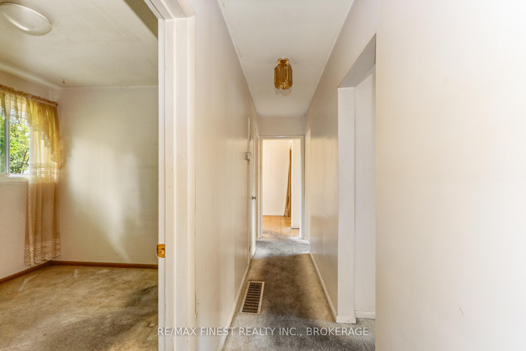 Photo 5 of 24 Holland Crescent, Kingston, Central City West — HOMEH