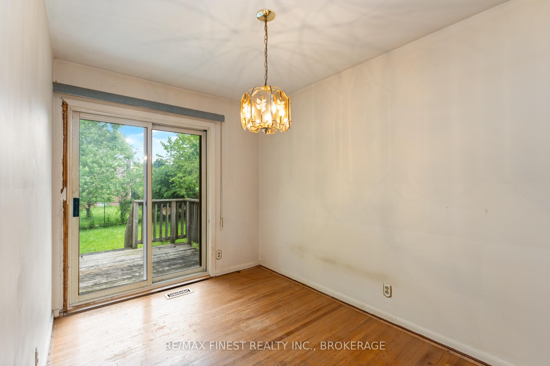Photo 4 of 24 Holland Crescent, Kingston, Central City West — HOMEH