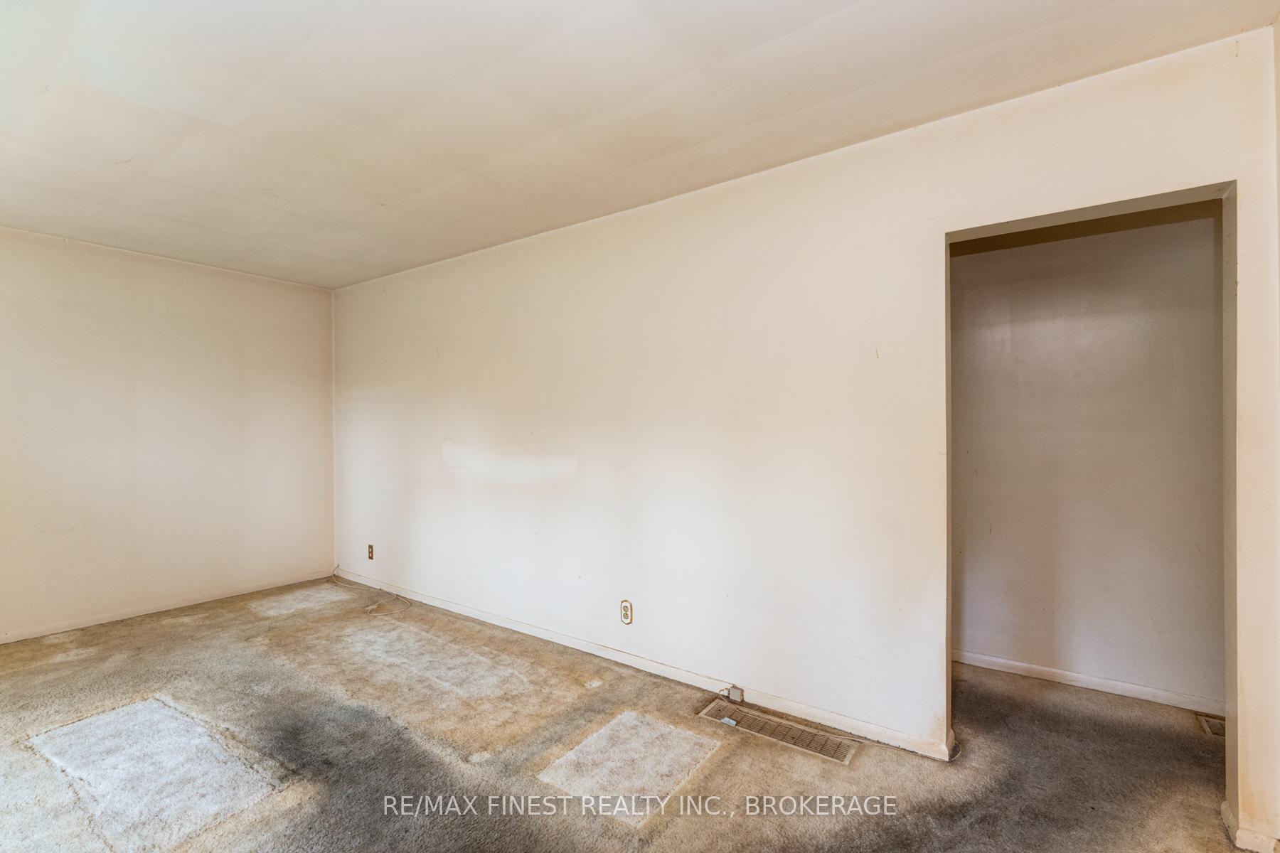 Photo 8 of 24 Holland Crescent, Kingston, Central City West — HOMEH