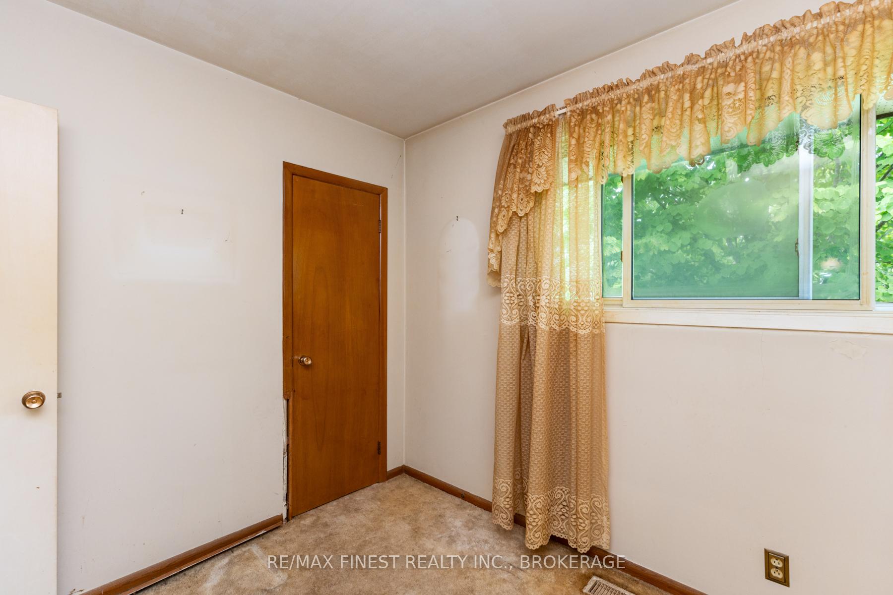 Photo 36 of 24 Holland Crescent, Kingston, Central City West — HOMEH