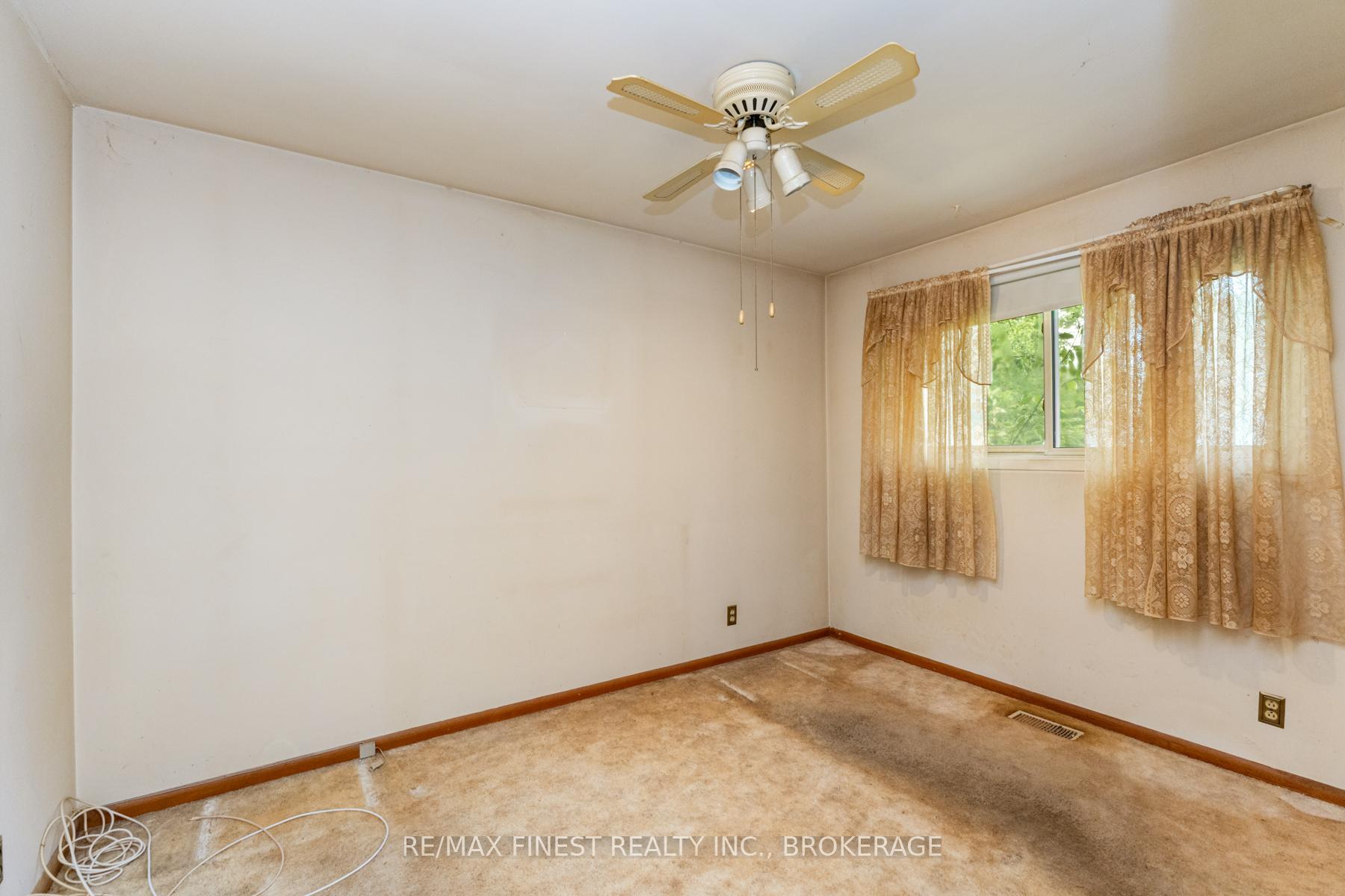Photo 17 of 24 Holland Crescent, Kingston, Central City West — HOMEH