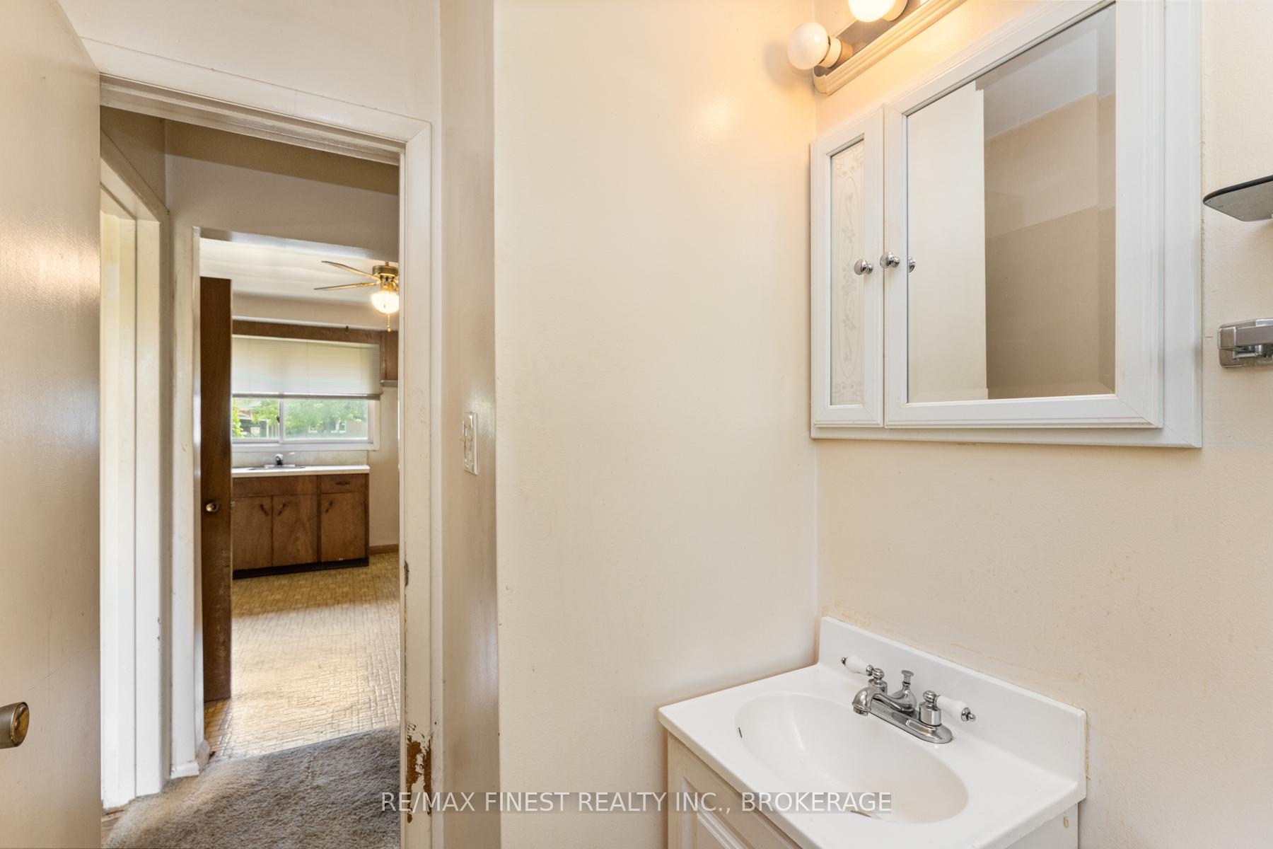 Photo 18 of 24 Holland Crescent, Kingston, Central City West — HOMEH
