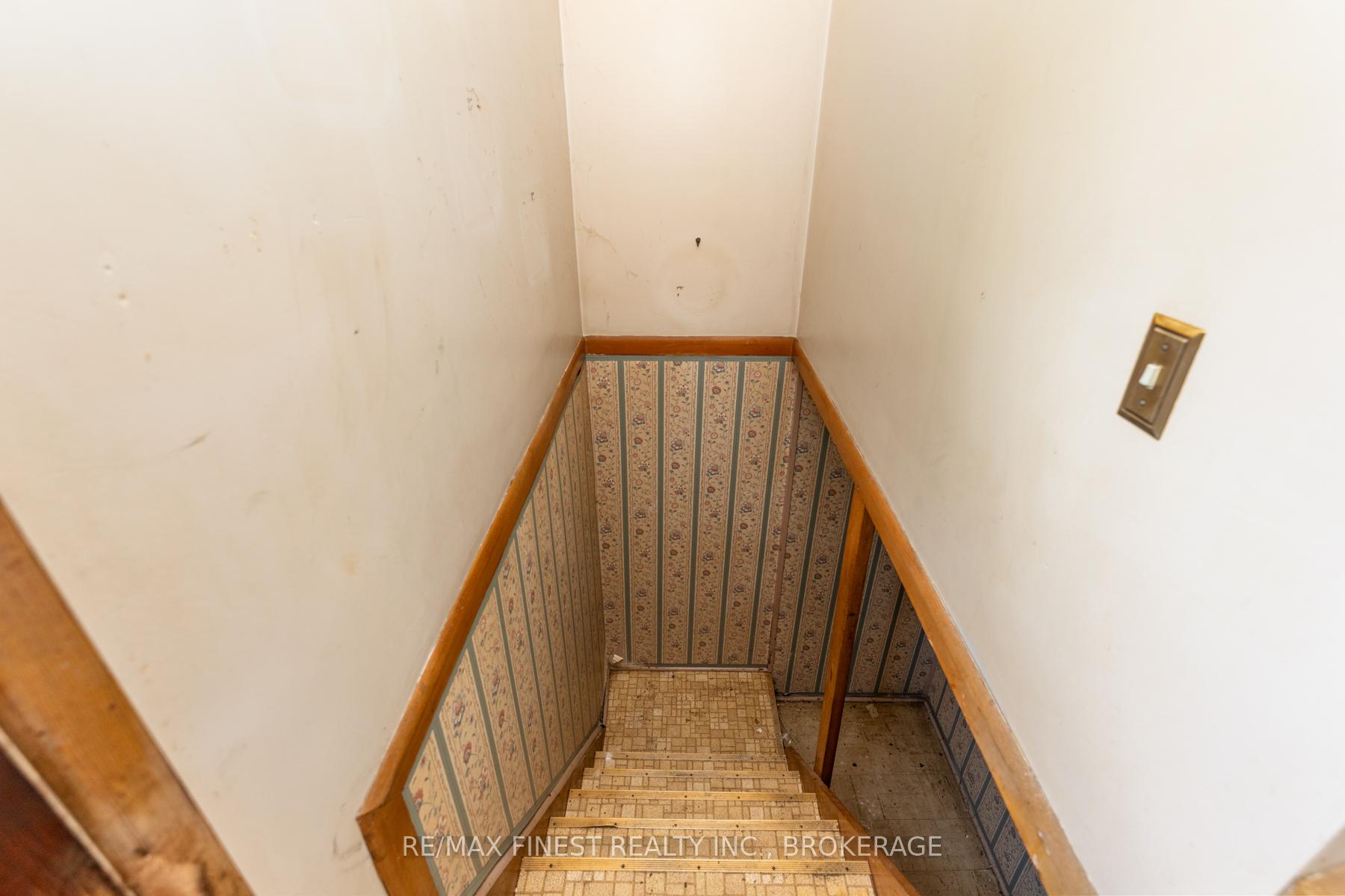 Photo 29 of 24 Holland Crescent, Kingston, Central City West — HOMEH