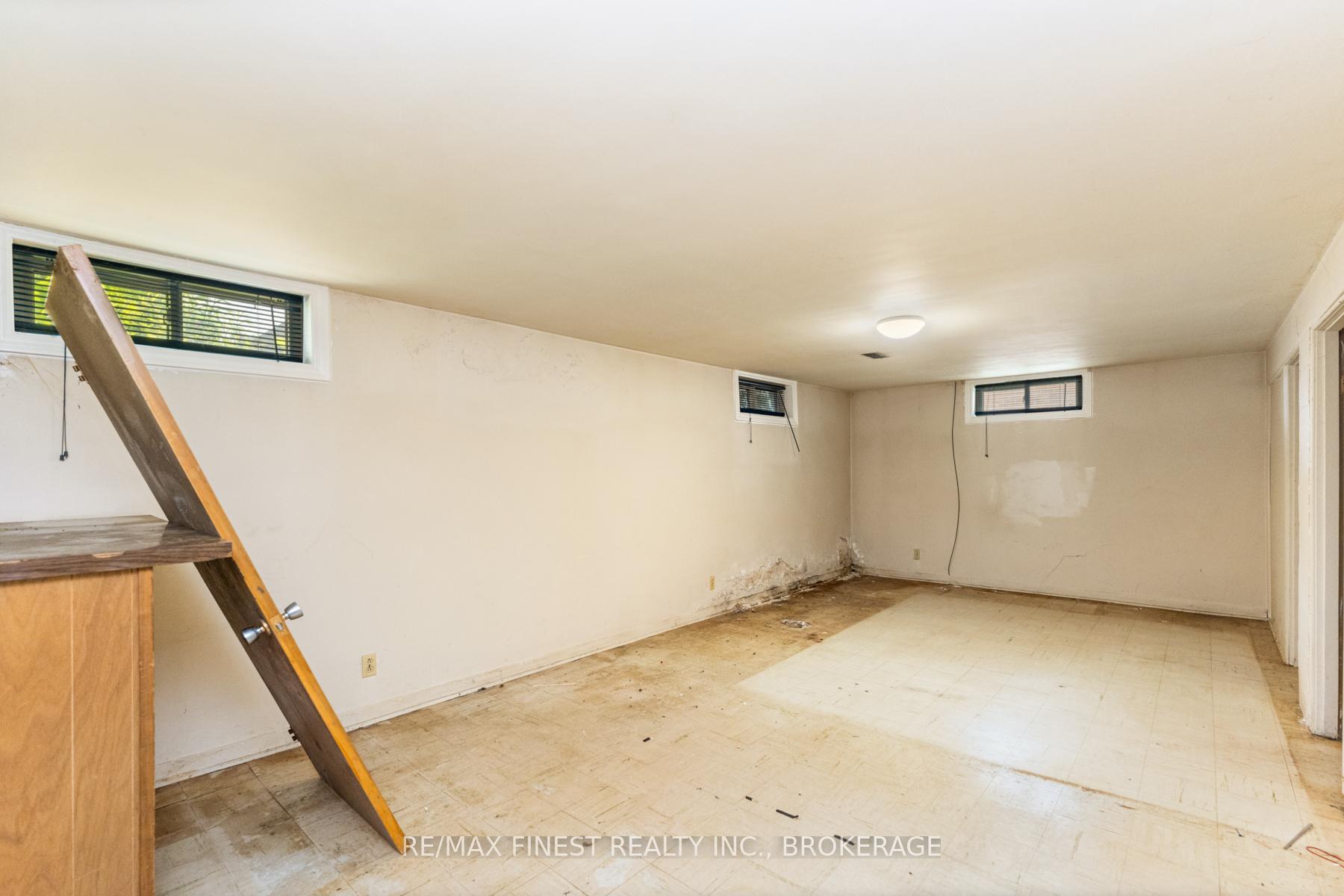 Photo 20 of 24 Holland Crescent, Kingston, Central City West — HOMEH