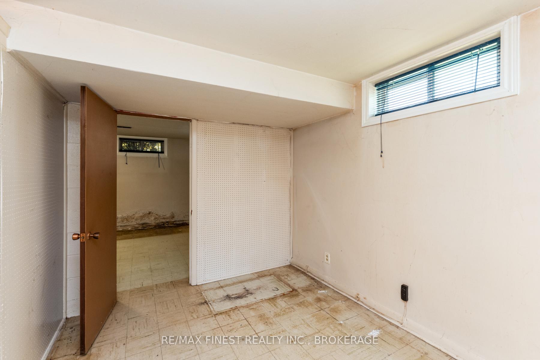 Photo 12 of 24 Holland Crescent, Kingston, Central City West — HOMEH