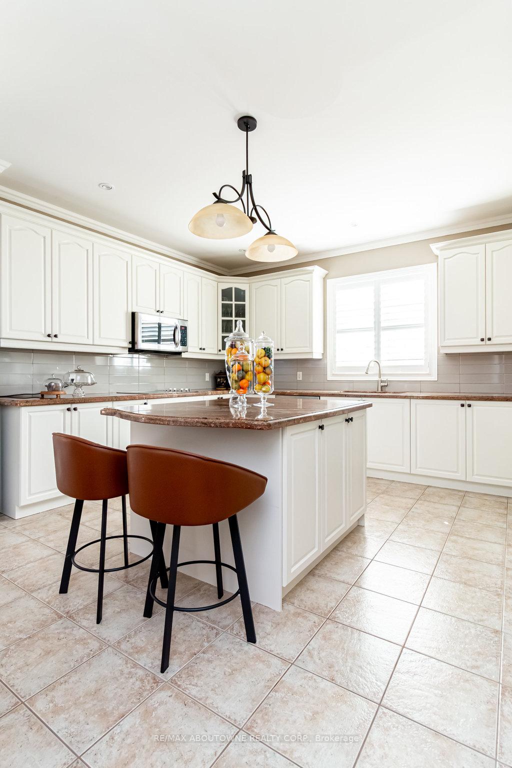 Photo 18 of 40 Delrosa Way, Hamilton, Winona Park — HOMEH