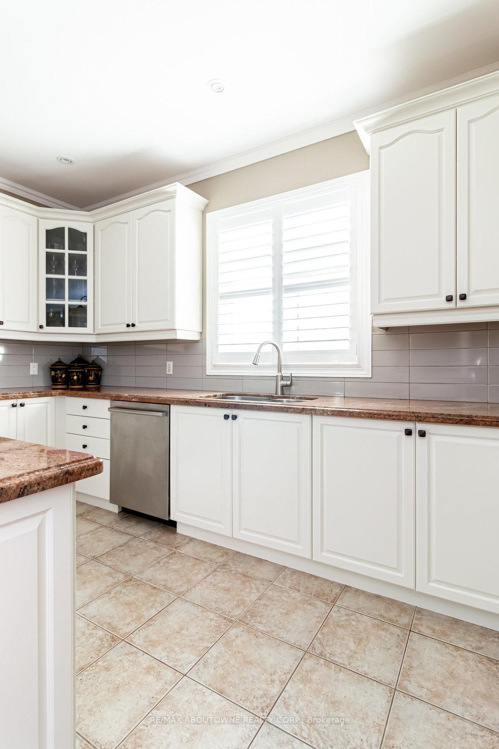 Photo 10 of 40 Delrosa Way, Hamilton, Winona Park — HOMEH