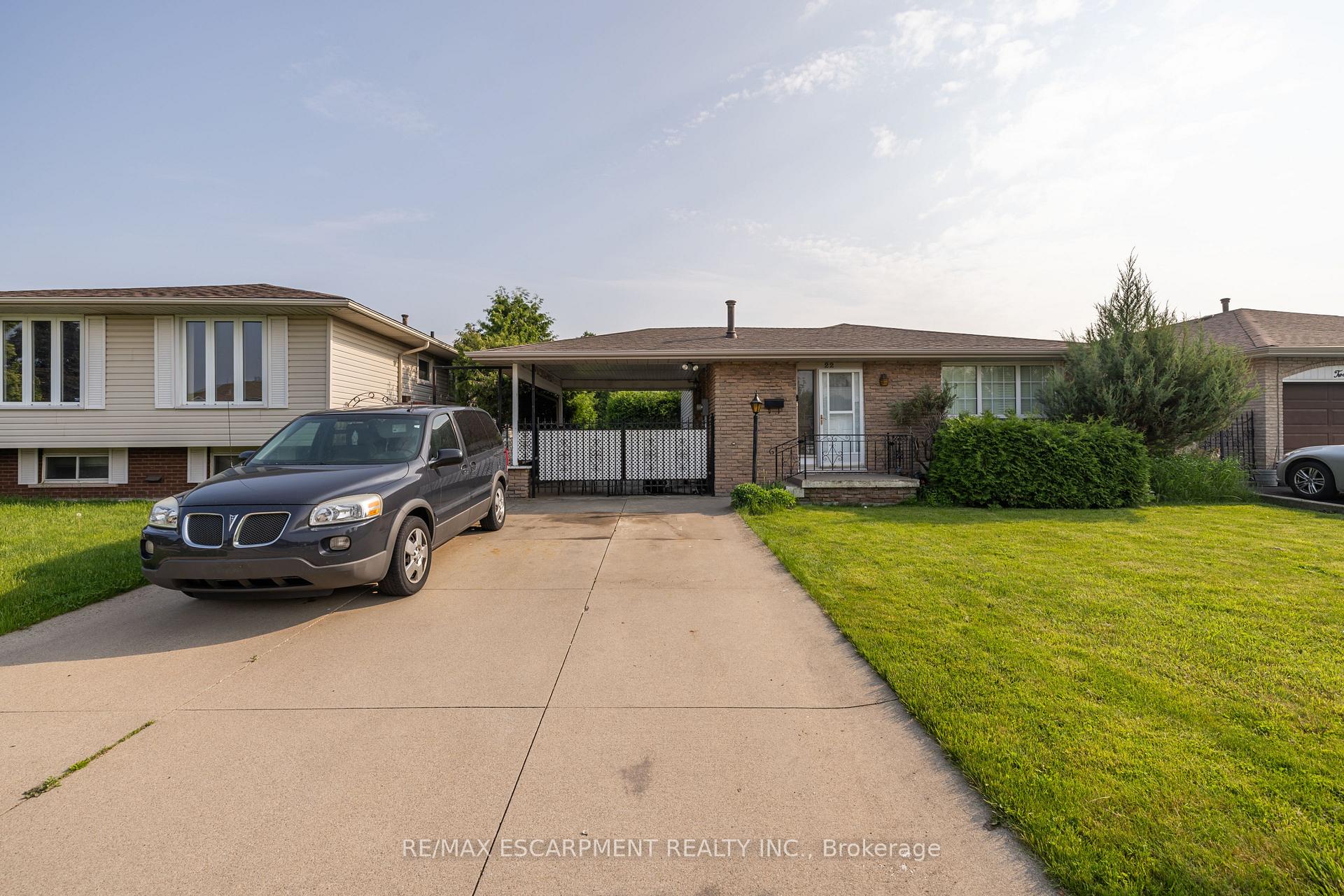 Photo 1 of 22 Glen Castle Drive, Hamilton, Stoney Creek — HOMEH