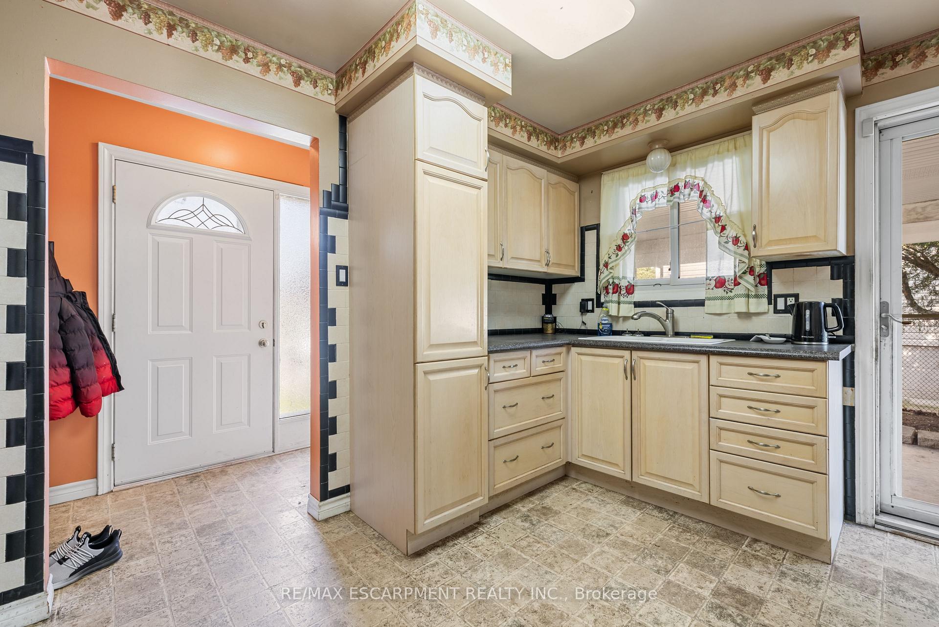 Photo 38 of 22 Glen Castle Drive, Hamilton, Stoney Creek — HOMEH