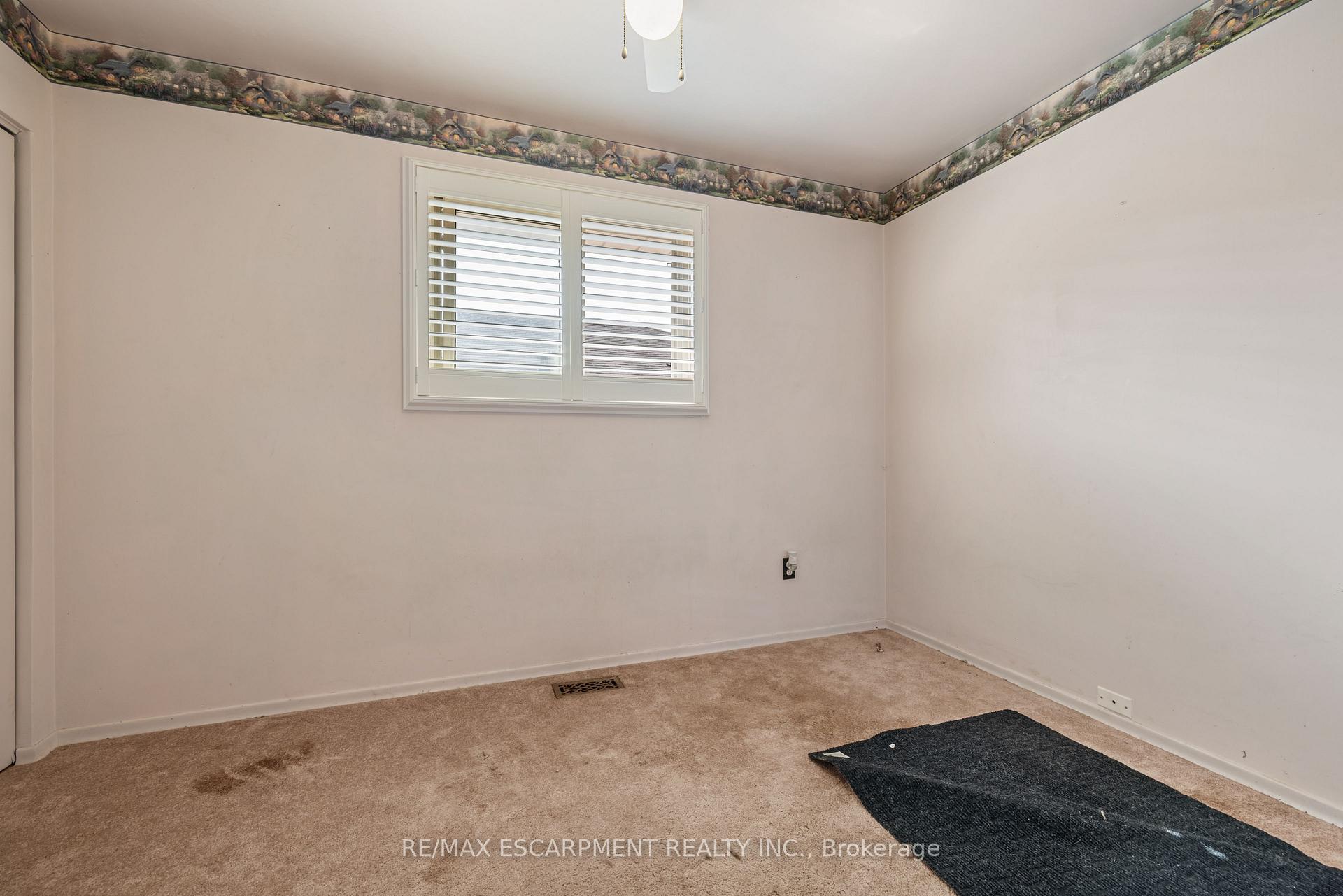 Photo 9 of 22 Glen Castle Drive, Hamilton, Stoney Creek — HOMEH