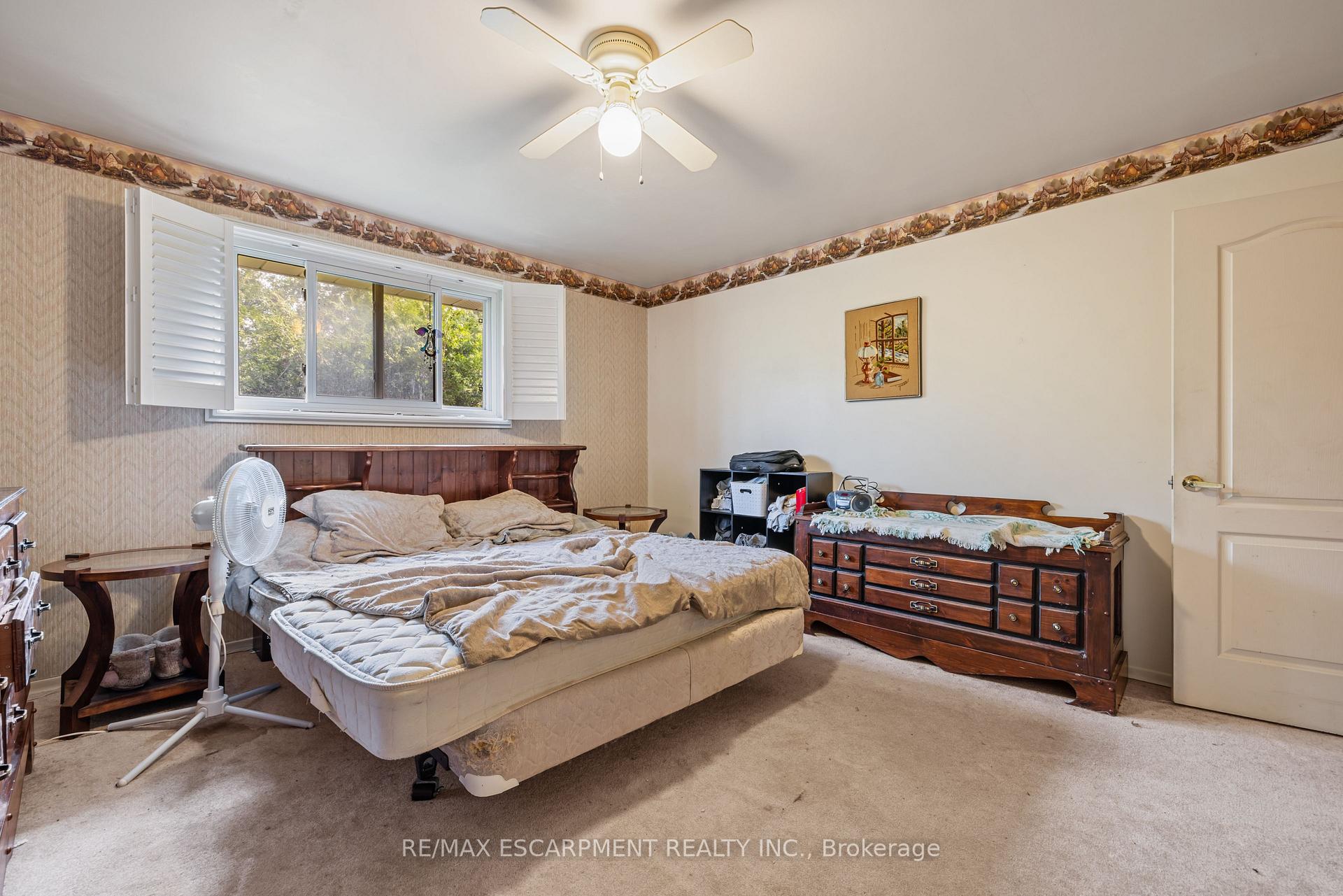 Photo 3 of 22 Glen Castle Drive, Hamilton, Stoney Creek — HOMEH
