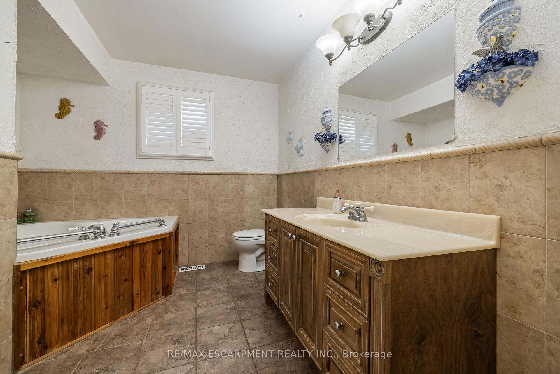 Photo 13 of 22 Glen Castle Drive, Hamilton, Stoney Creek — HOMEH