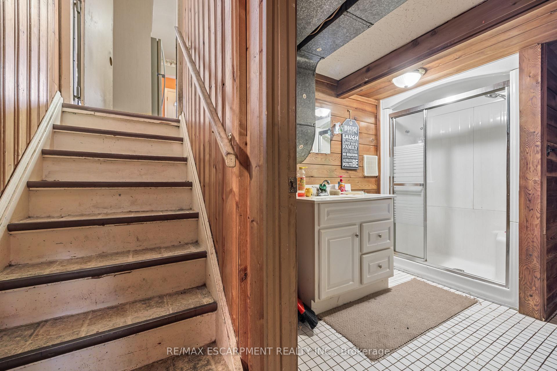 Photo 5 of 22 Glen Castle Drive, Hamilton, Stoney Creek — HOMEH