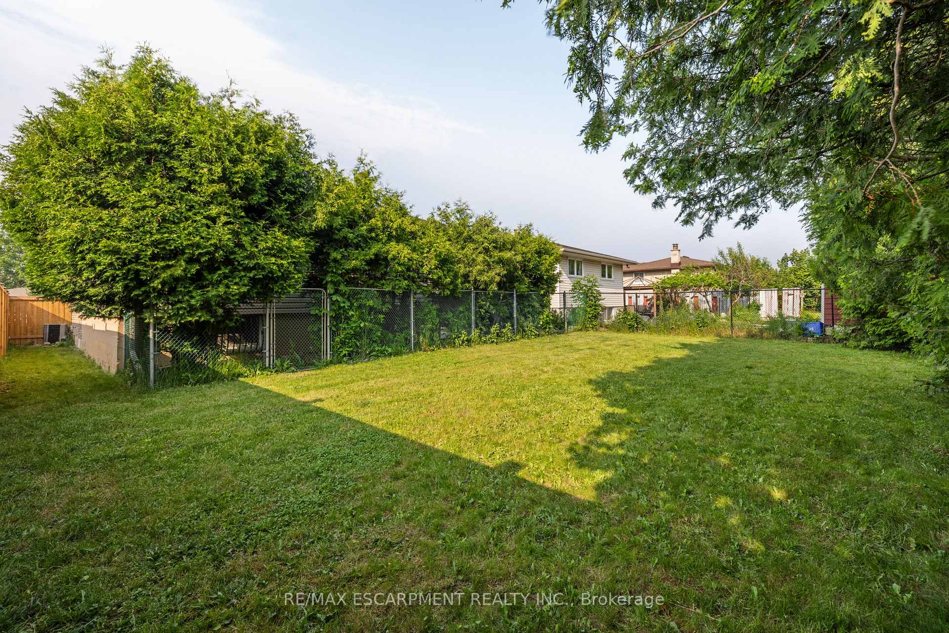 Photo 24 of 22 Glen Castle Drive, Hamilton, Stoney Creek — HOMEH