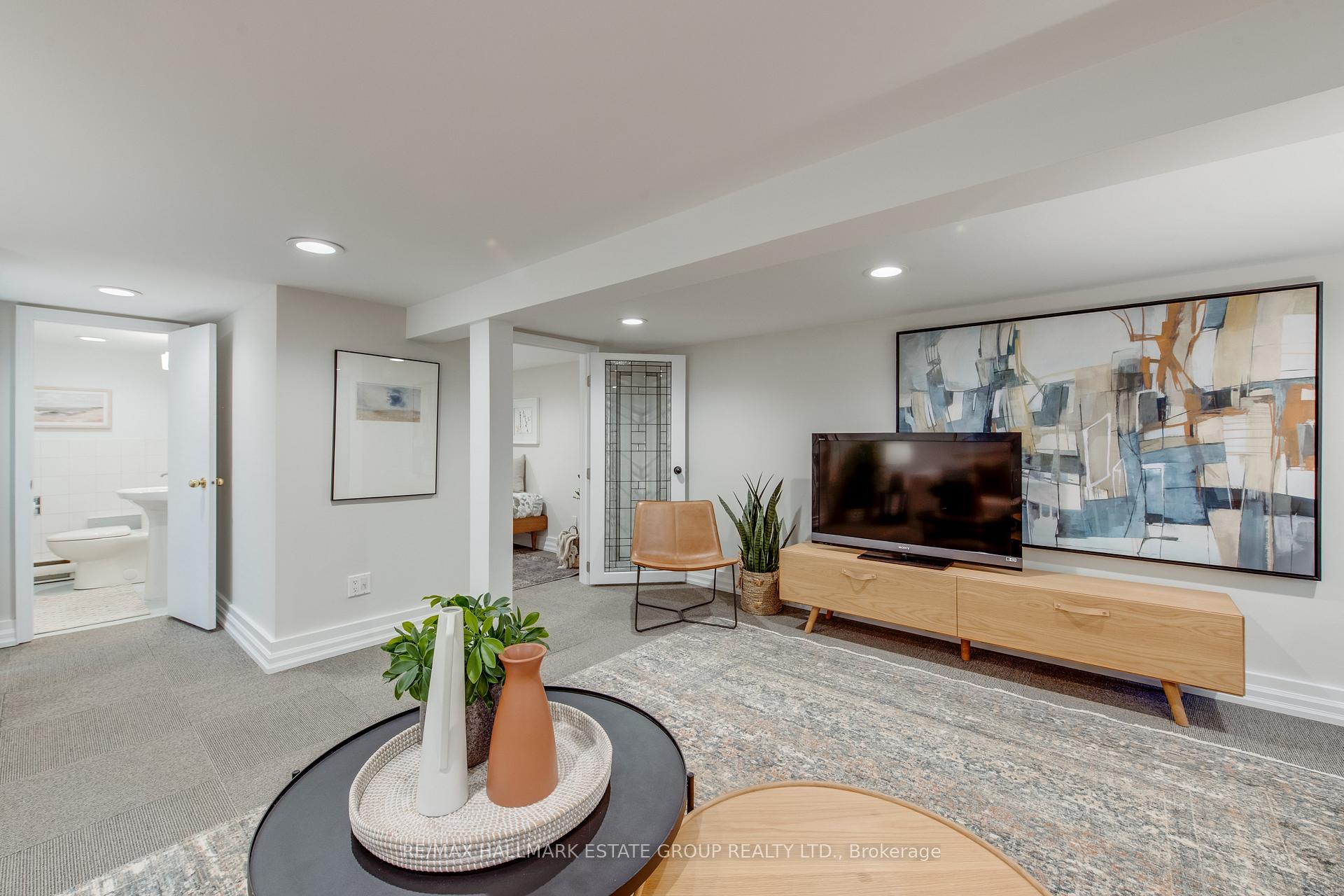 Photo 17 of 132 Douglas Avenue, Toronto, Bedford Park-Nortown — HOMEH