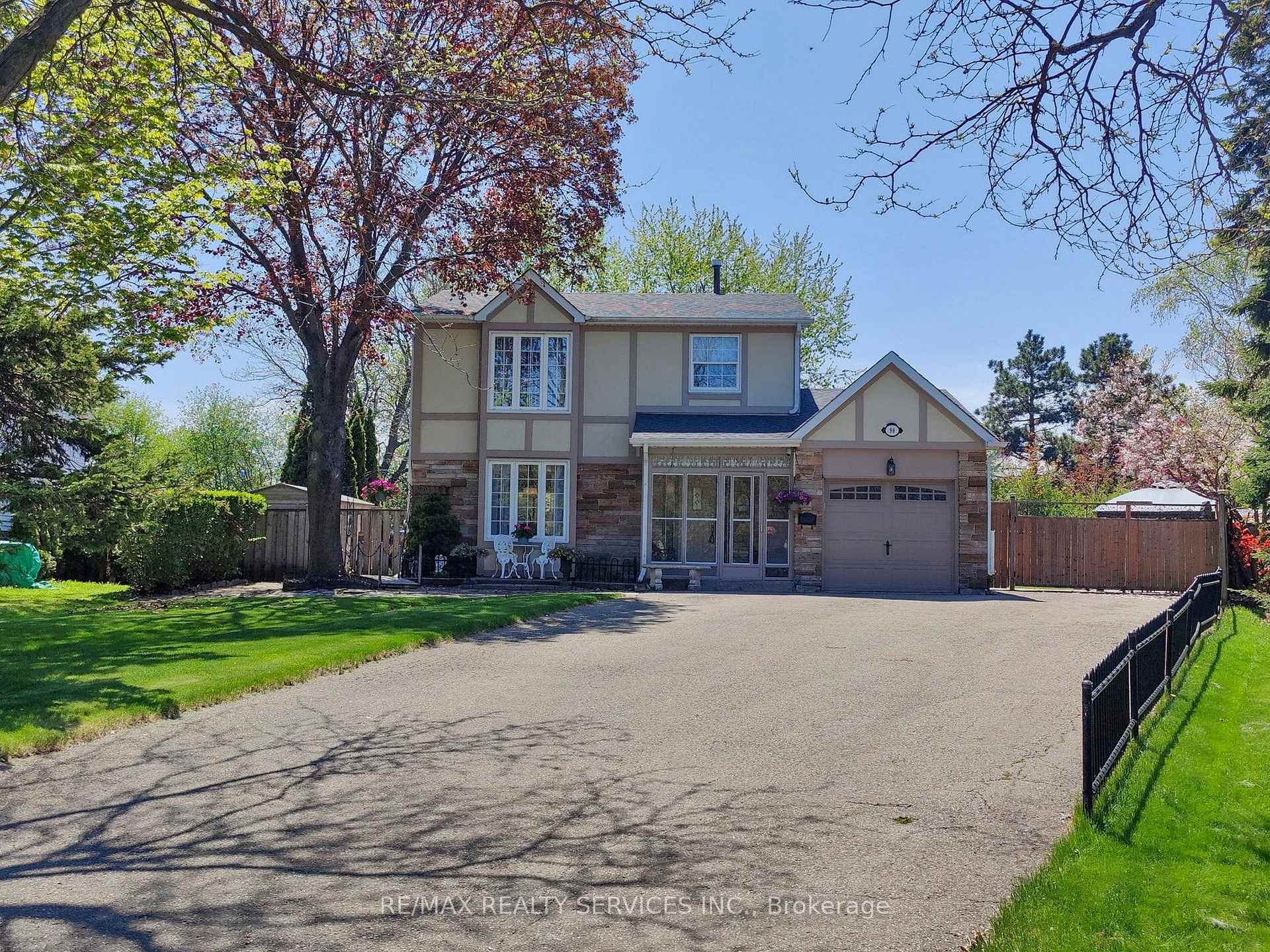 Photo 5 of 90 Jill Crescent, Brampton, Northgate — HOMEH