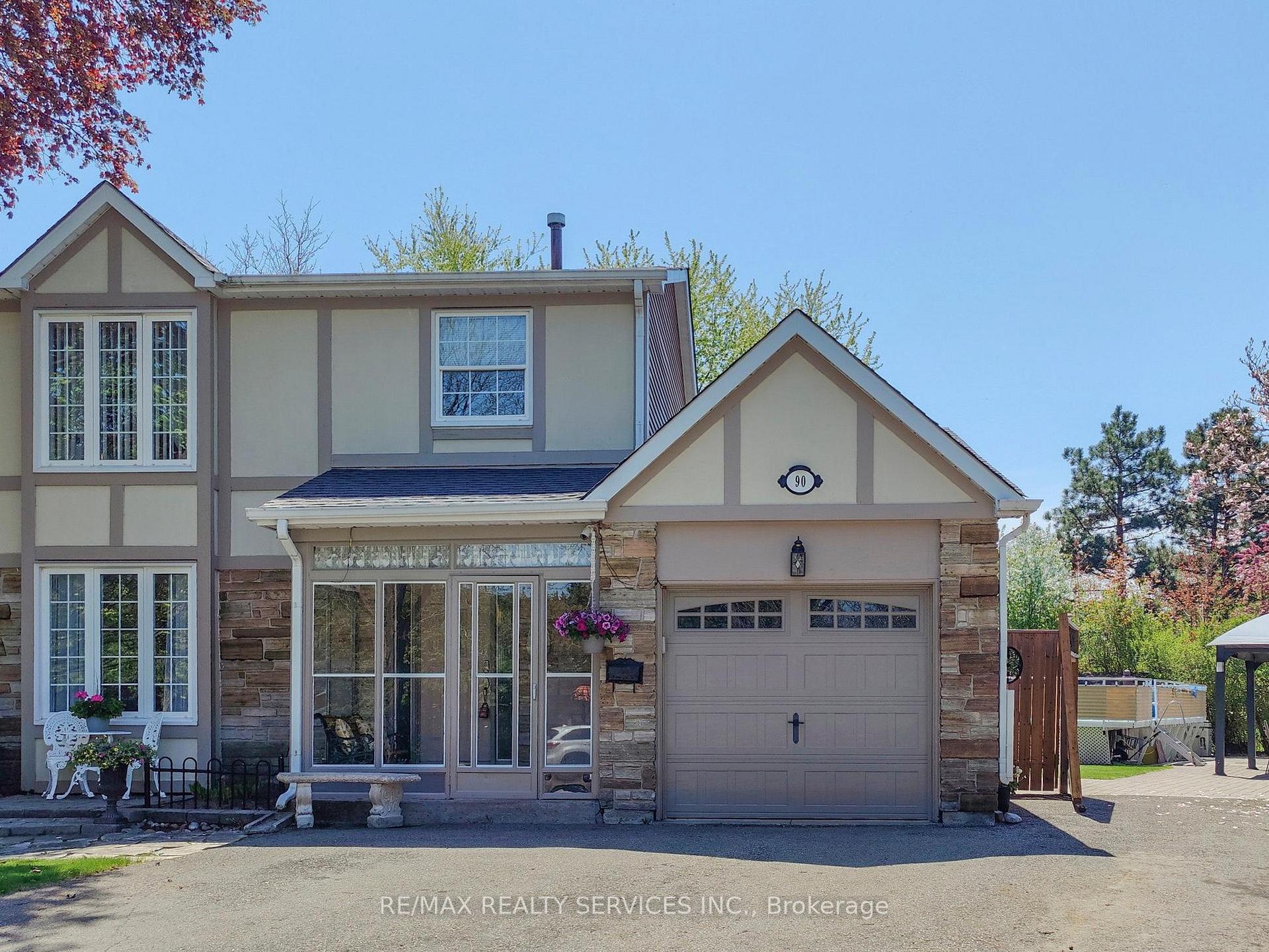 Photo 3 of 90 Jill Crescent, Brampton, Northgate — HOMEH