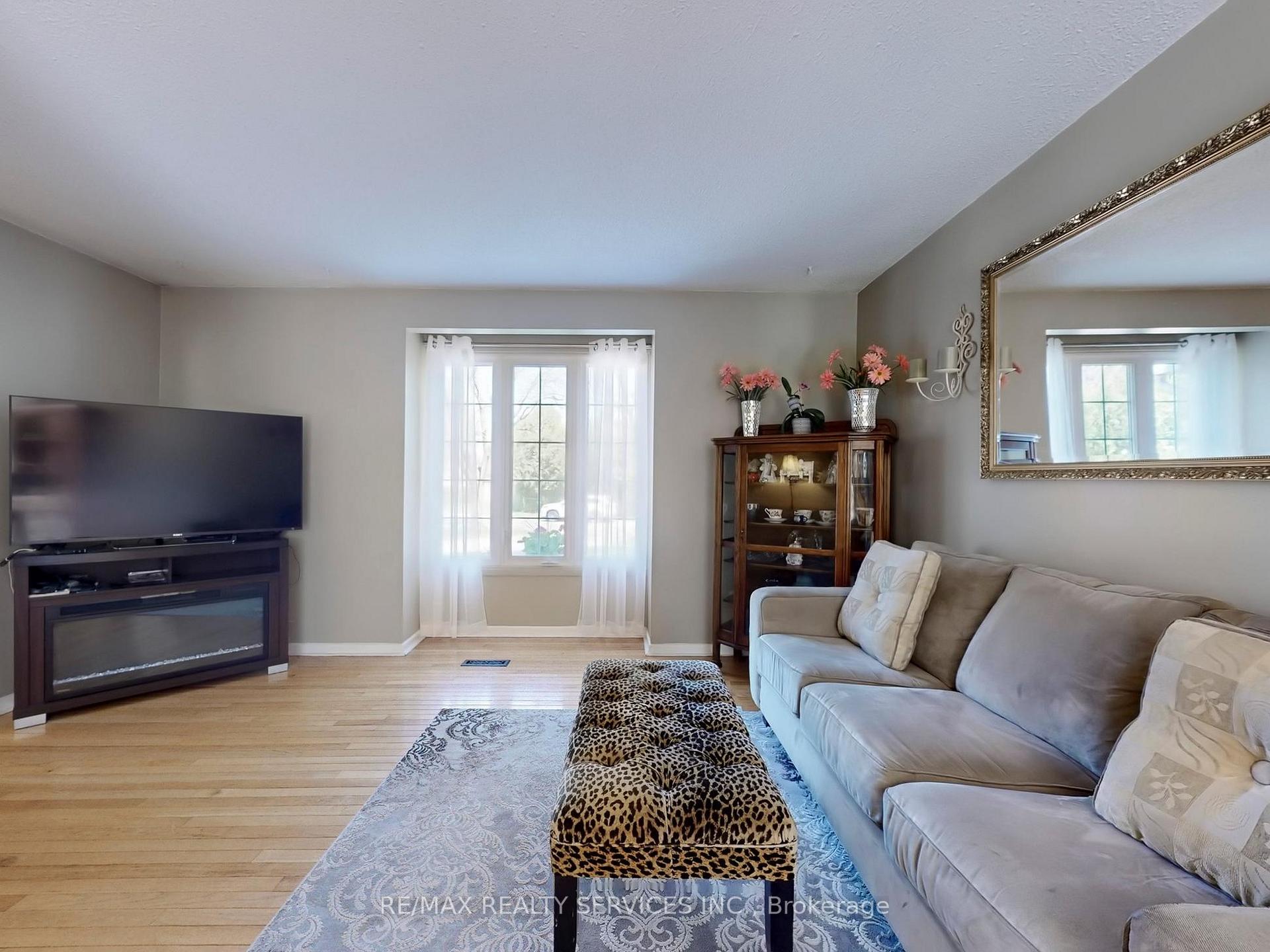 Photo 12 of 90 Jill Crescent, Brampton, Northgate — HOMEH