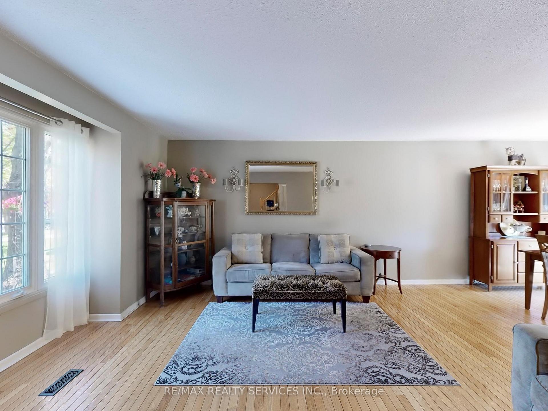 Photo 8 of 90 Jill Crescent, Brampton, Northgate — HOMEH