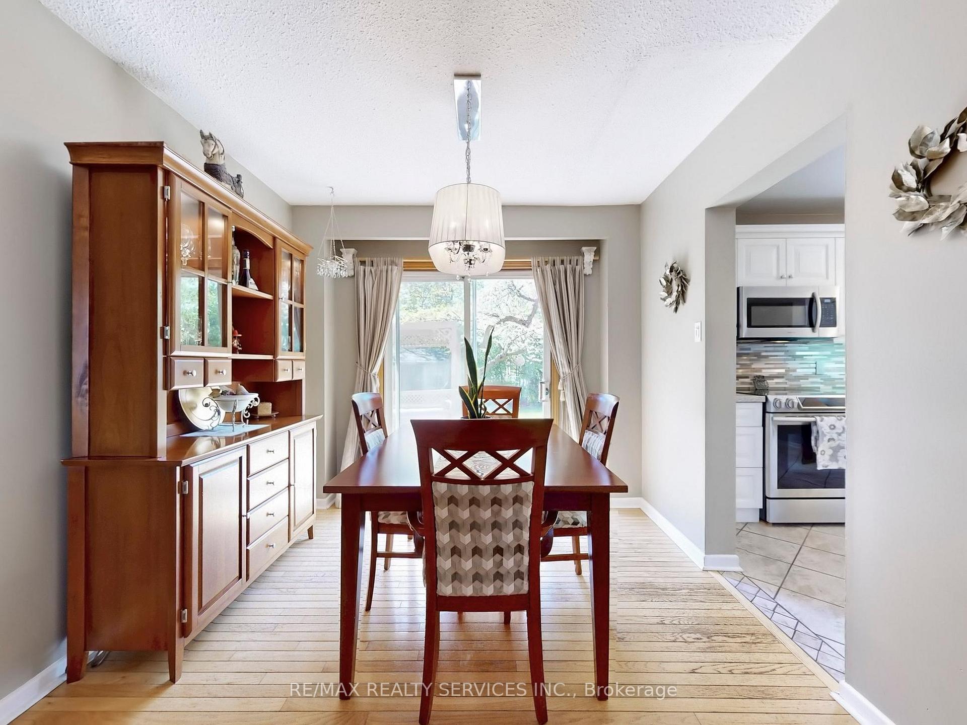 Photo 15 of 90 Jill Crescent, Brampton, Northgate — HOMEH