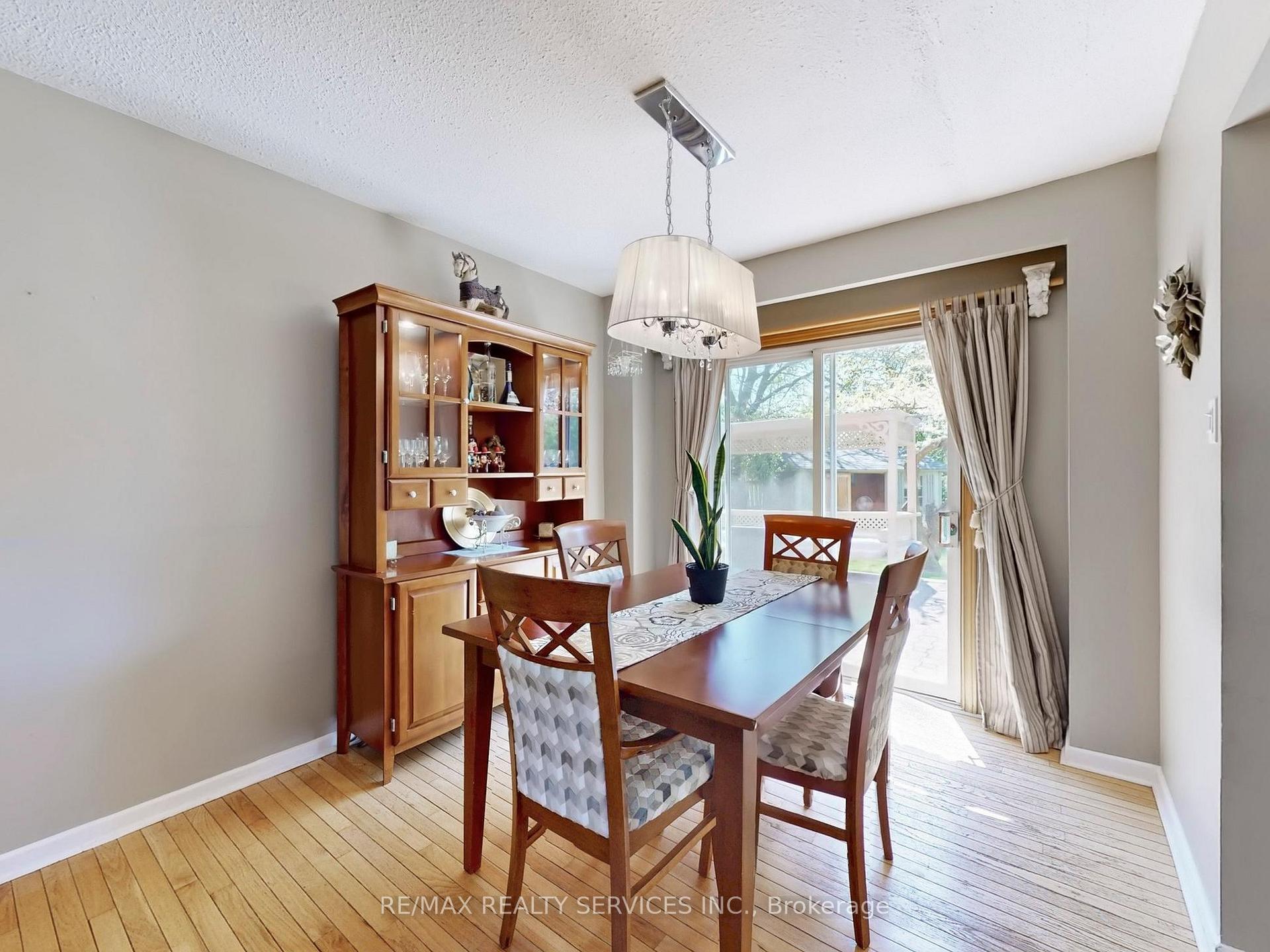 Photo 16 of 90 Jill Crescent, Brampton, Northgate — HOMEH