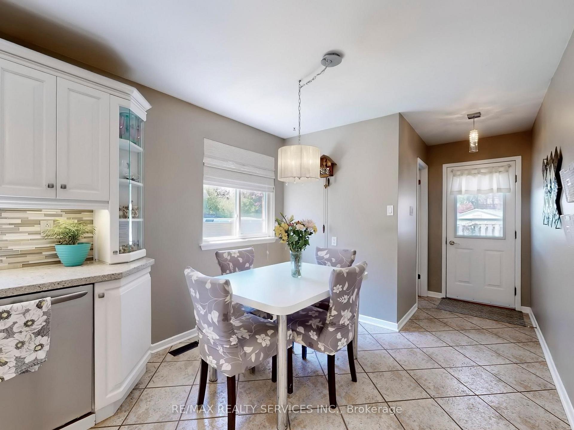 Photo 7 of 90 Jill Crescent, Brampton, Northgate — HOMEH