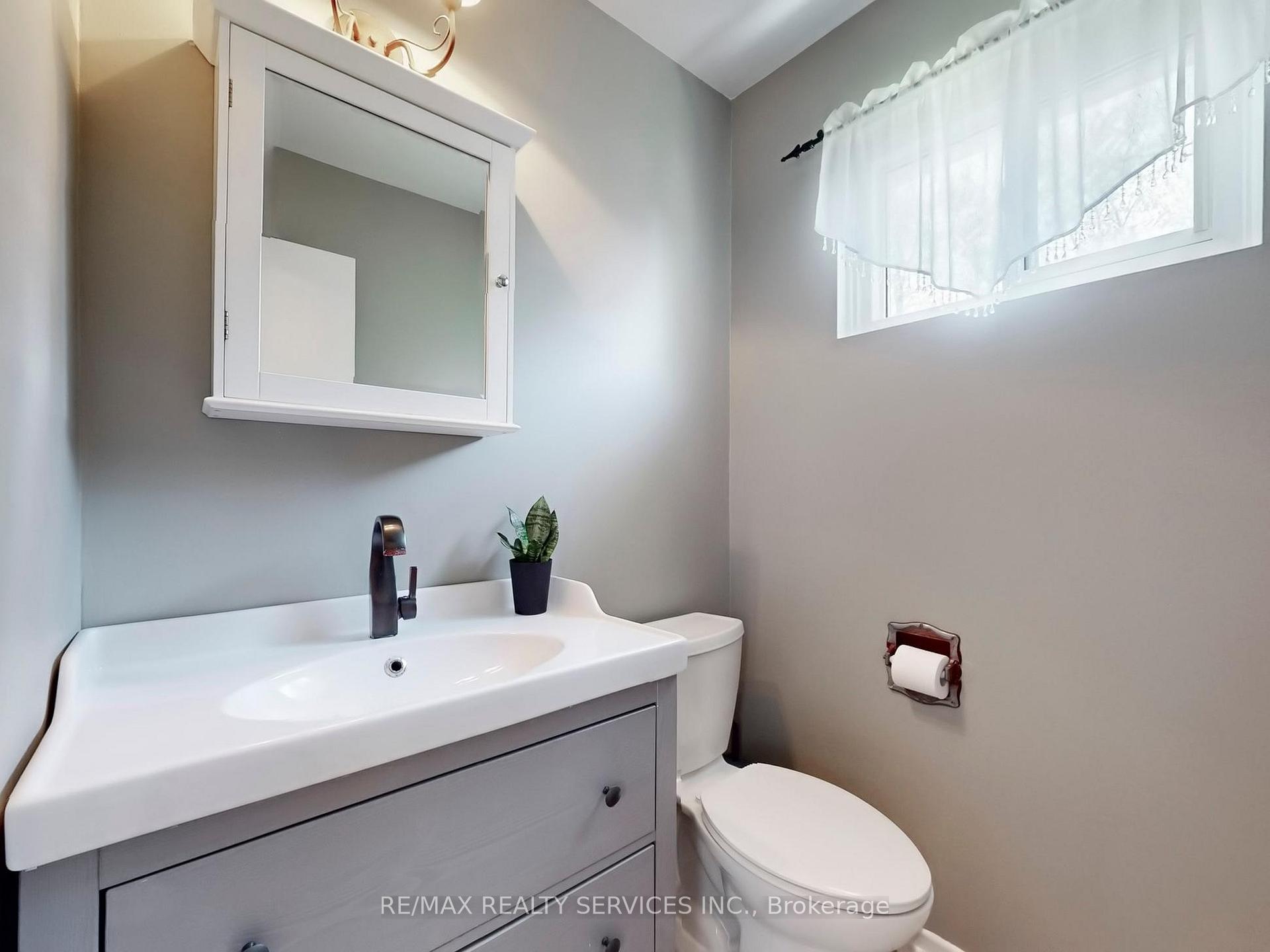 Photo 10 of 90 Jill Crescent, Brampton, Northgate — HOMEH